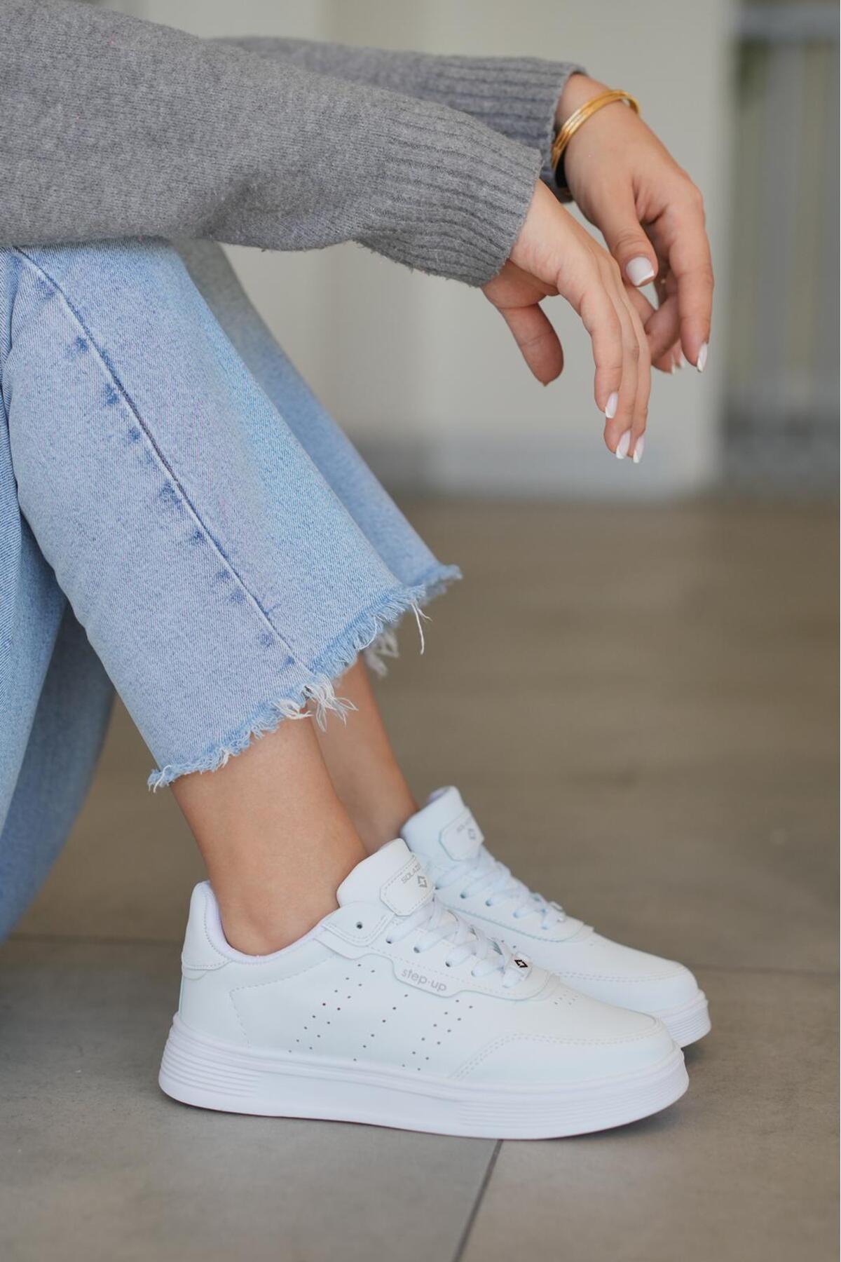 Women's Black Orthopedic Light Sole Casual Sneaker