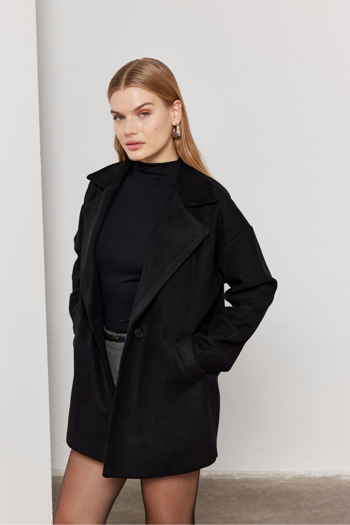 SevdeUgur  Kadın Siyah Oversize Astarlı Kısa Kaşe Kaban / Sevde Ugur - Görsel 7