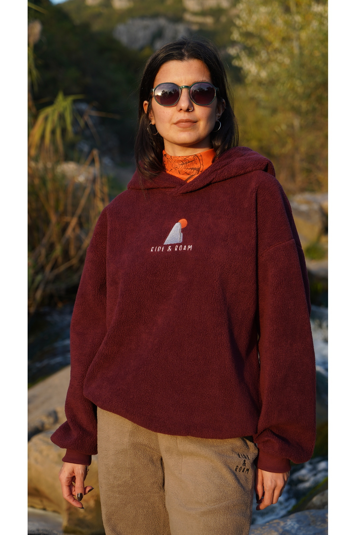 Ride and Roam Mountain Sherpa Unisex Hoodie / Pompeii — زرشکی TYCD32BFC32A277500
