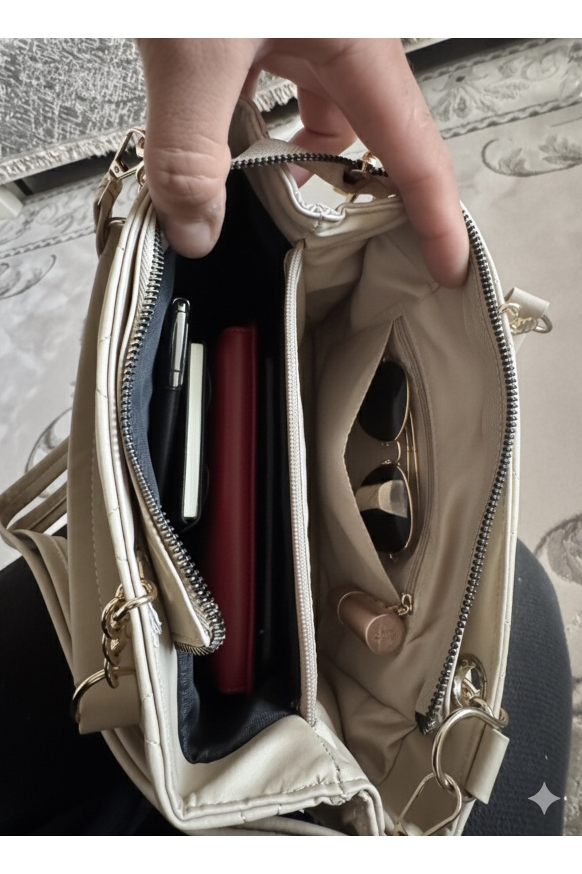 حقيبة كتف نسائية من الجلد المبطن باللون الكريمي -...