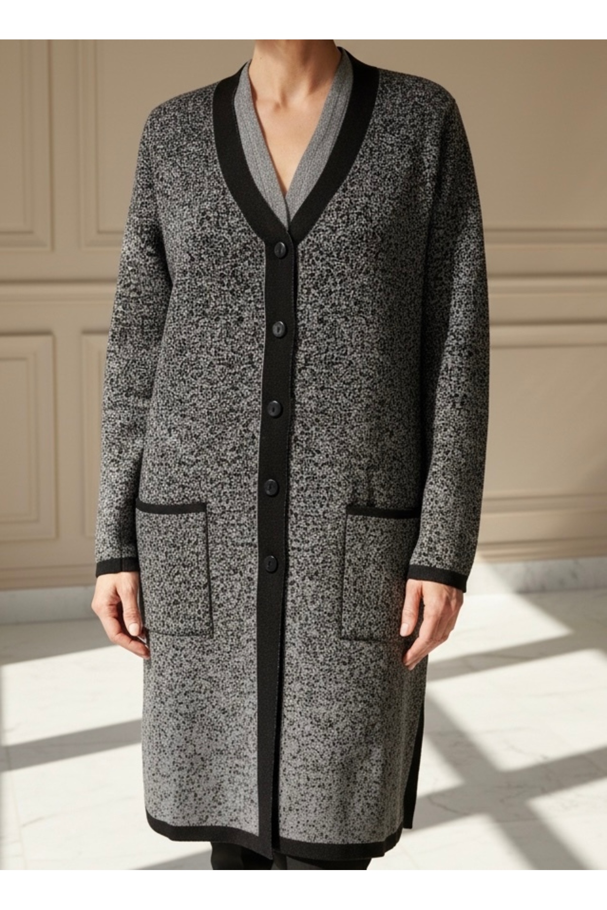 TEK  Desenli Çift Renk Genç Anne Hırka / Siyah Füme - Görsel 4