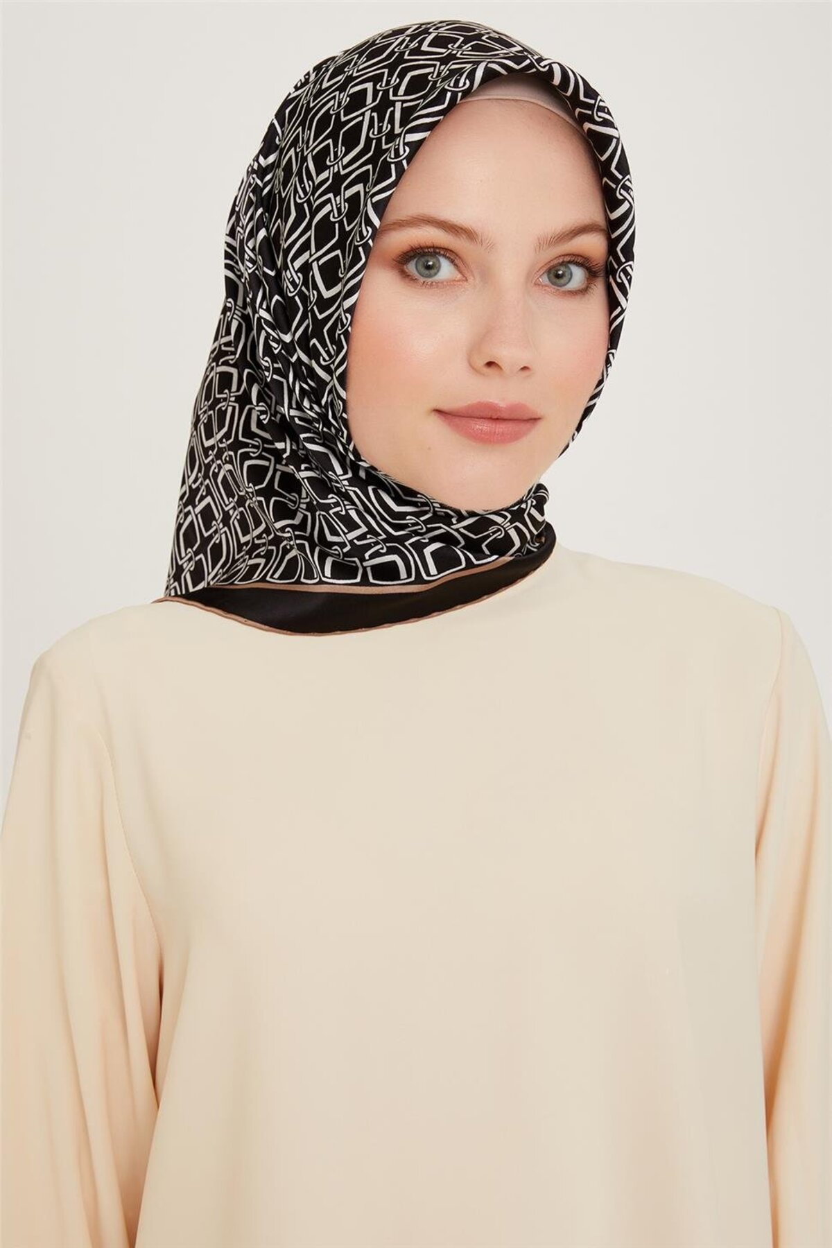 Klasik Desenli Sura Saf İpek Eşarp 9248D 80 50