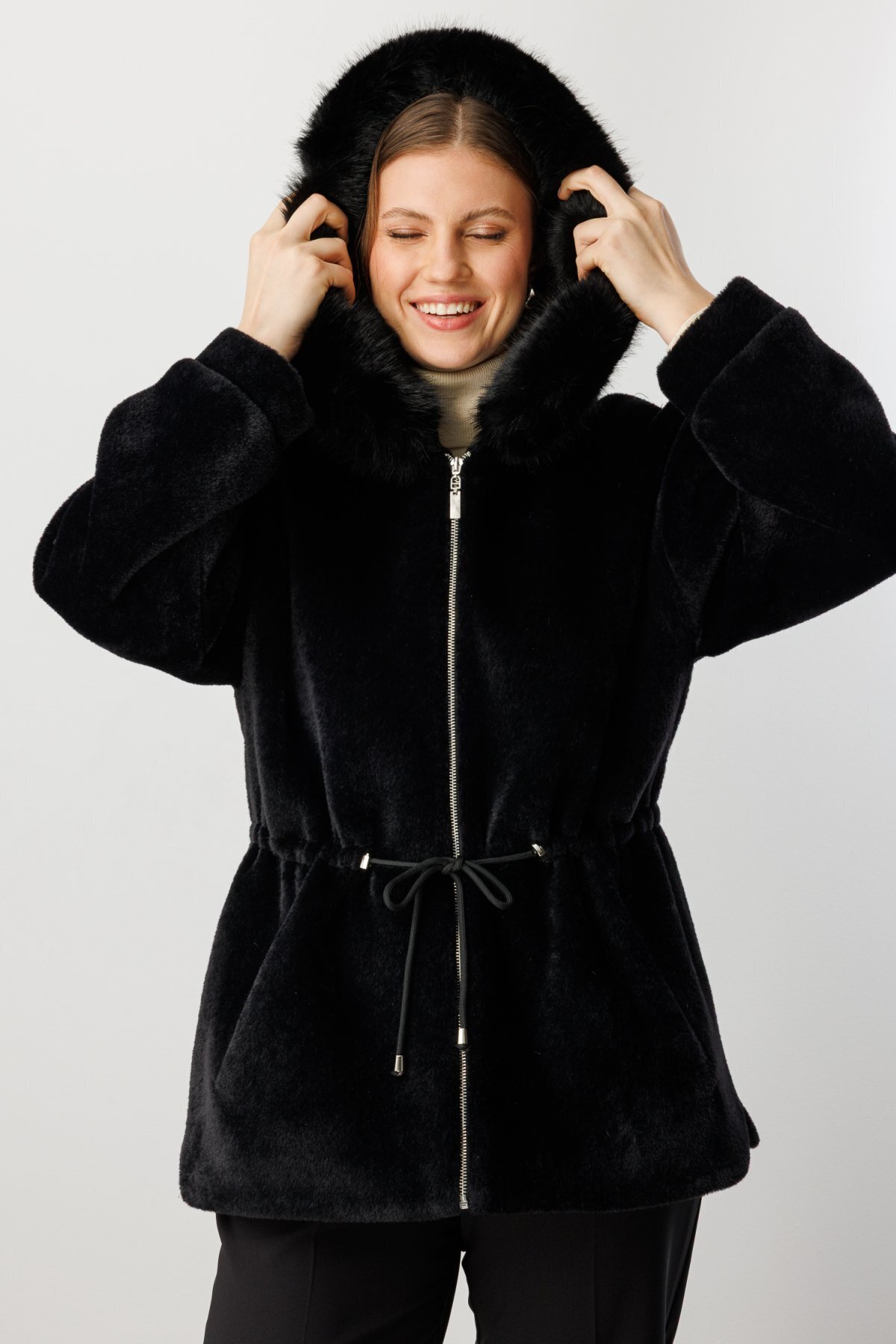 Ekol Yakası Kürklü Peluş Kaban