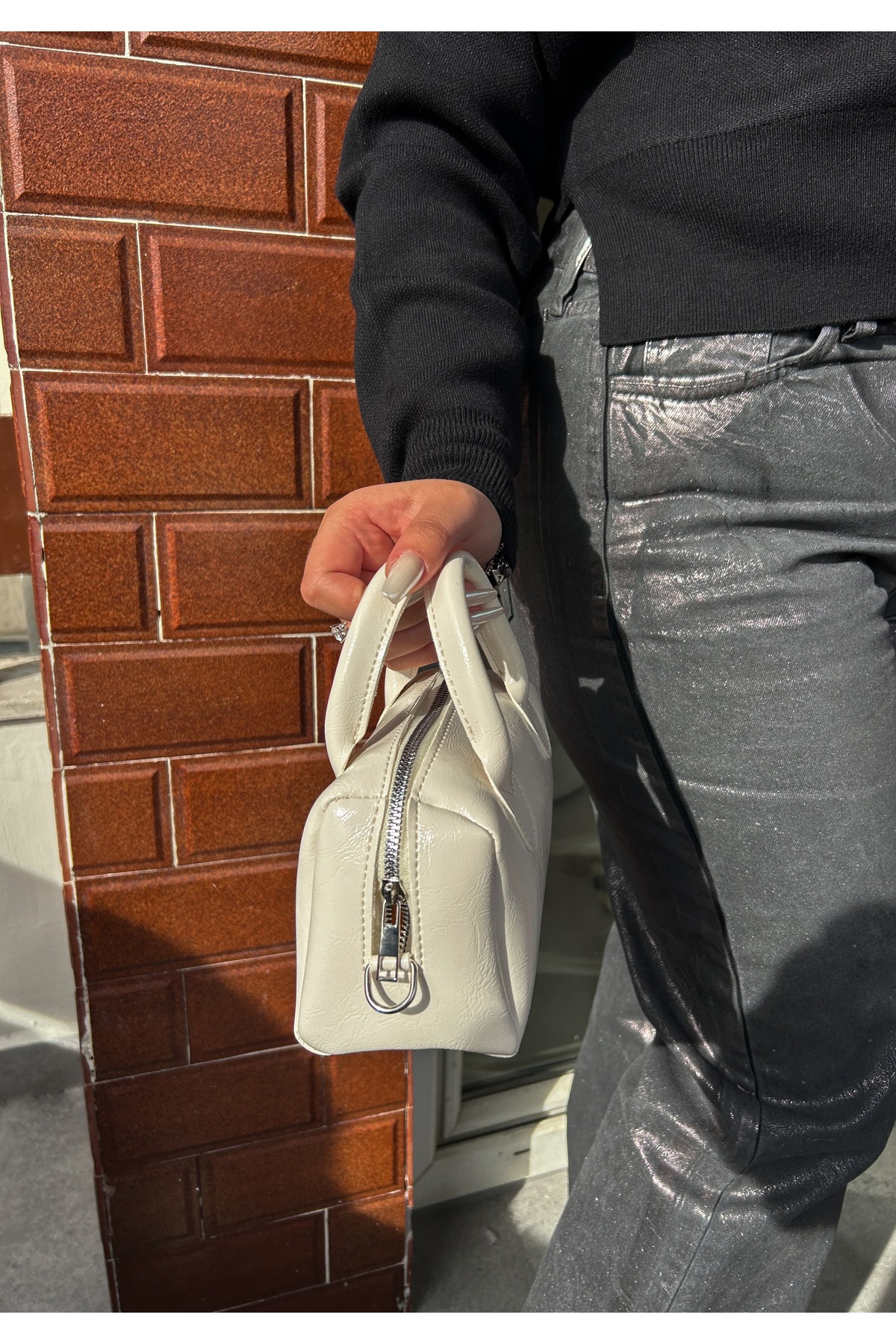LİZZY BAG Krem Suni Deri Kırışık Kumaş Tek Bölmeli Fermuarlı Ayarlanabilir Askılı El Omuz Çantası görsel 3