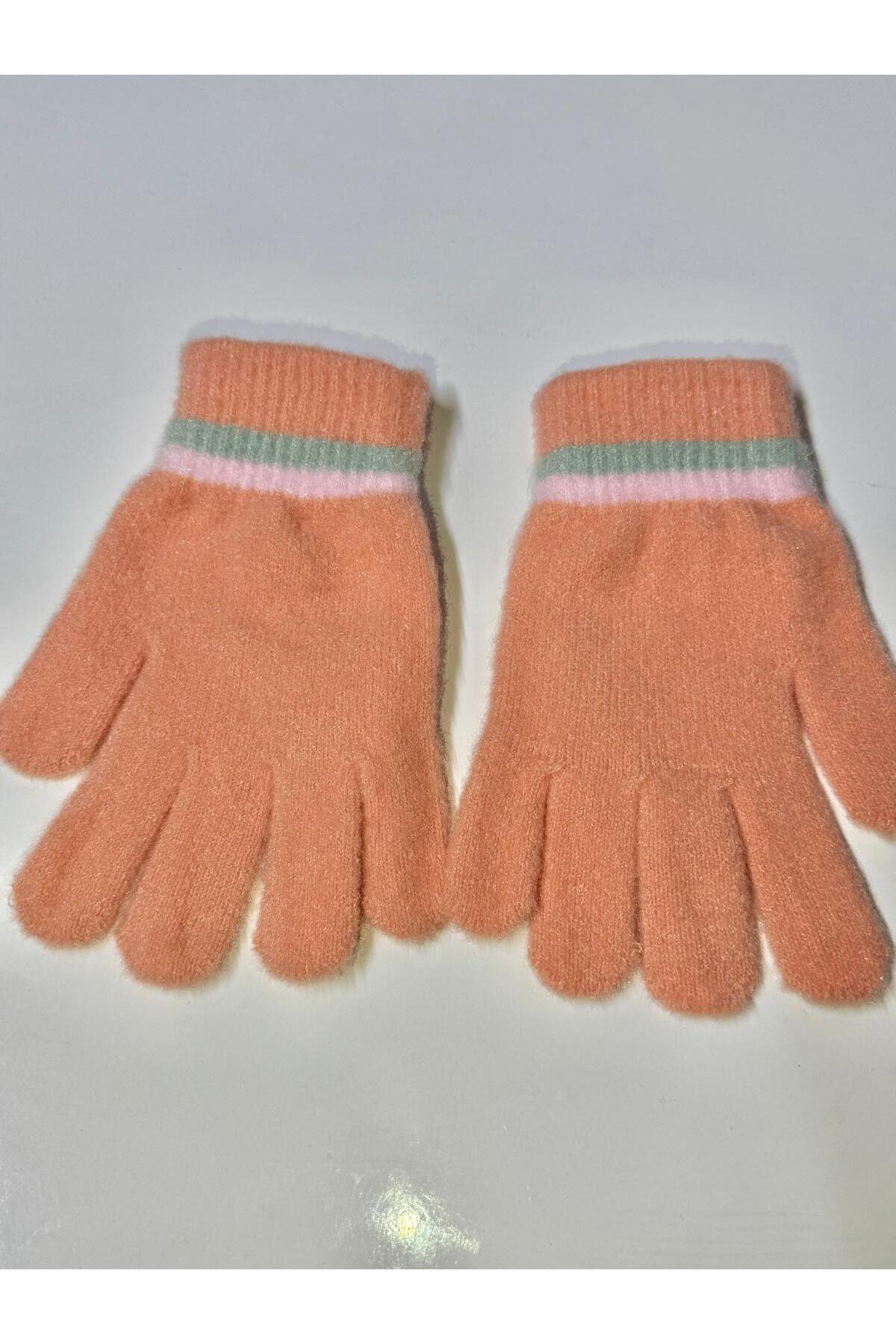 JHTshop kız çocuk Örme Jakarlı Sıcak Beş Parmak Eldiven Sevimli kucaklama Ayı nakışlı 4-8 yaş fotoğrafı 3 (önizleme)