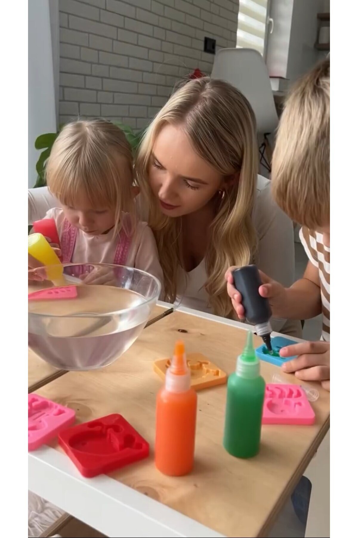 ست بازی ژل آکوا الف ۵ رنگ، شامل ۶ قالب و یک بطری ژل