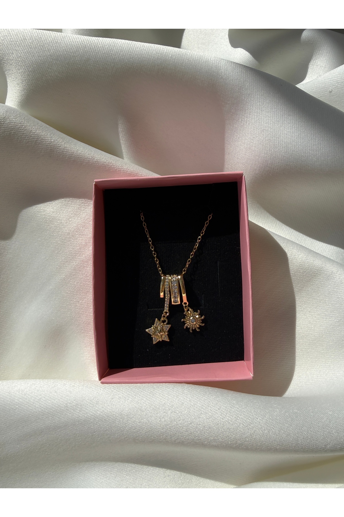 Yıldız ve Güneş Zirkon Taşlı Sallantılı Çelik Gold Kolye 4
