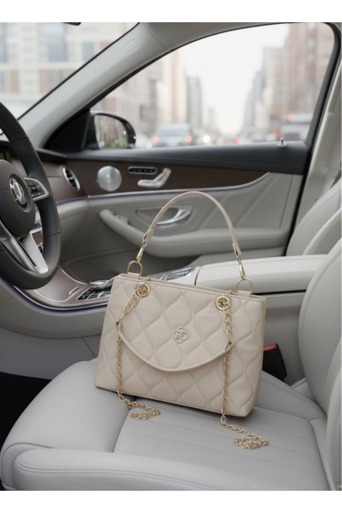 حقيبة كتف نسائية من الجلد المبطن باللون الكريمي -...