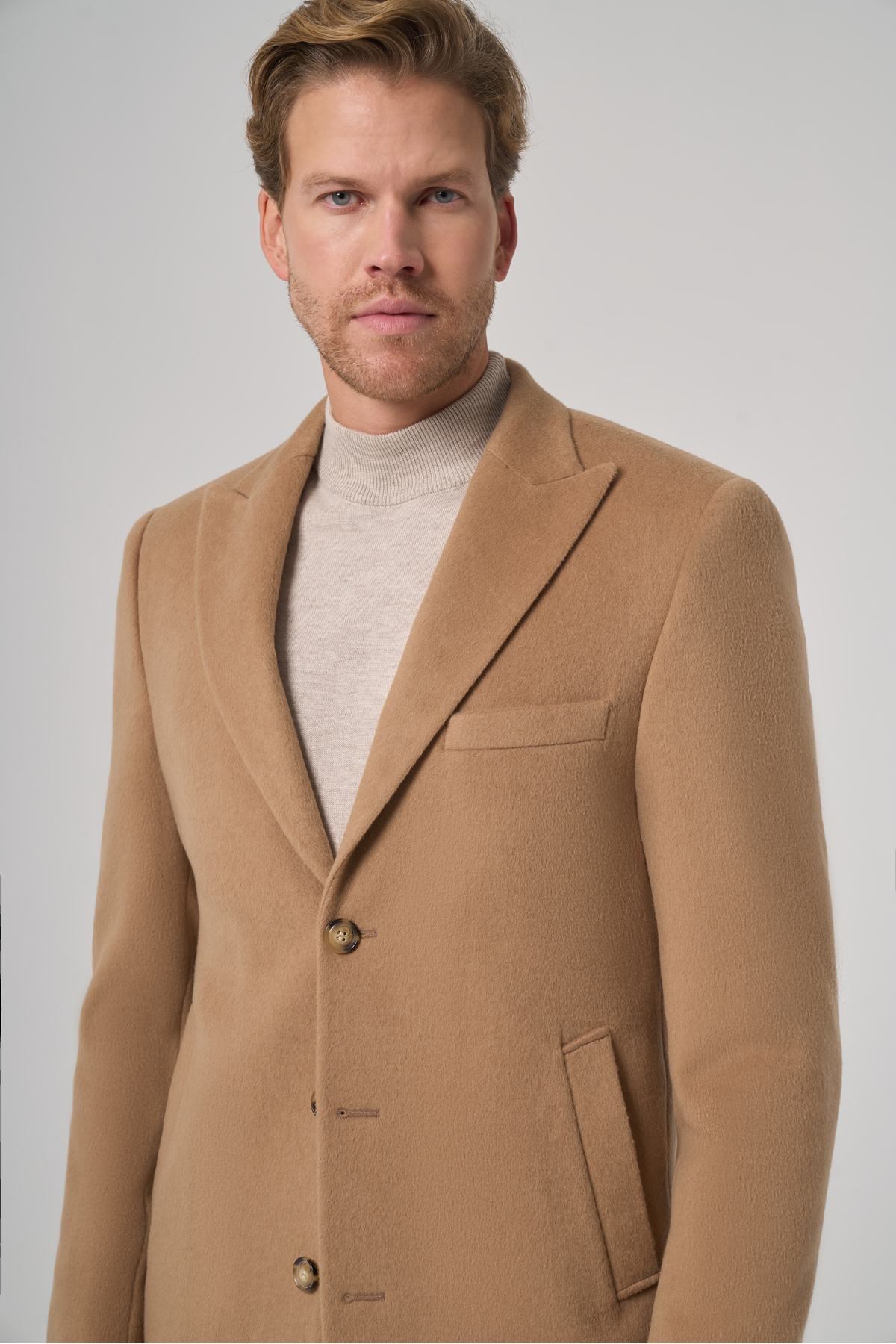 Morven  Erkek Bej Yünlü Düz Dynamic Fit Sivri Yaka Kaban - Görsel 2