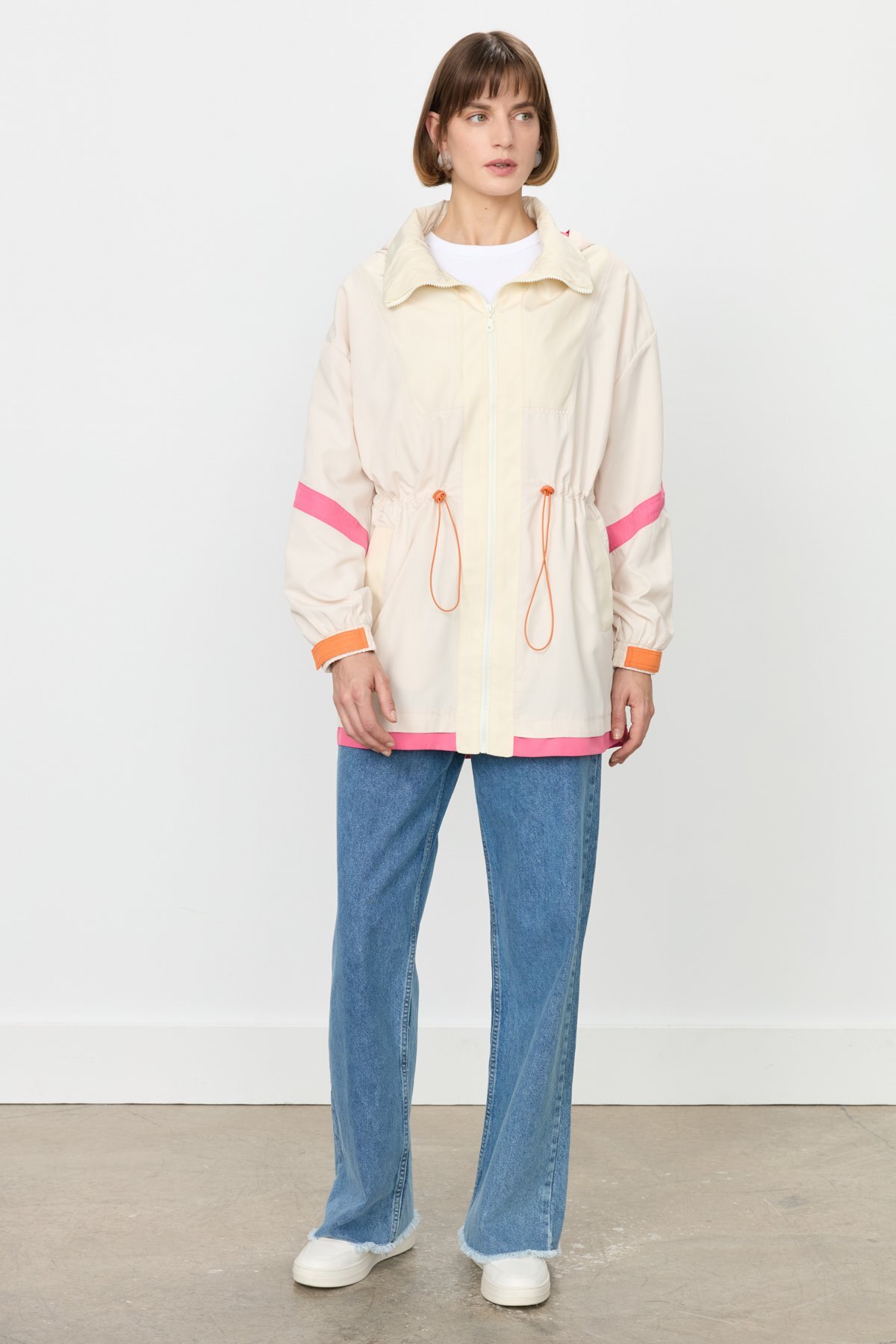 Nihan  Beli Büzgülü Kapşonlu Yağmurluk Bej - Görsel 5