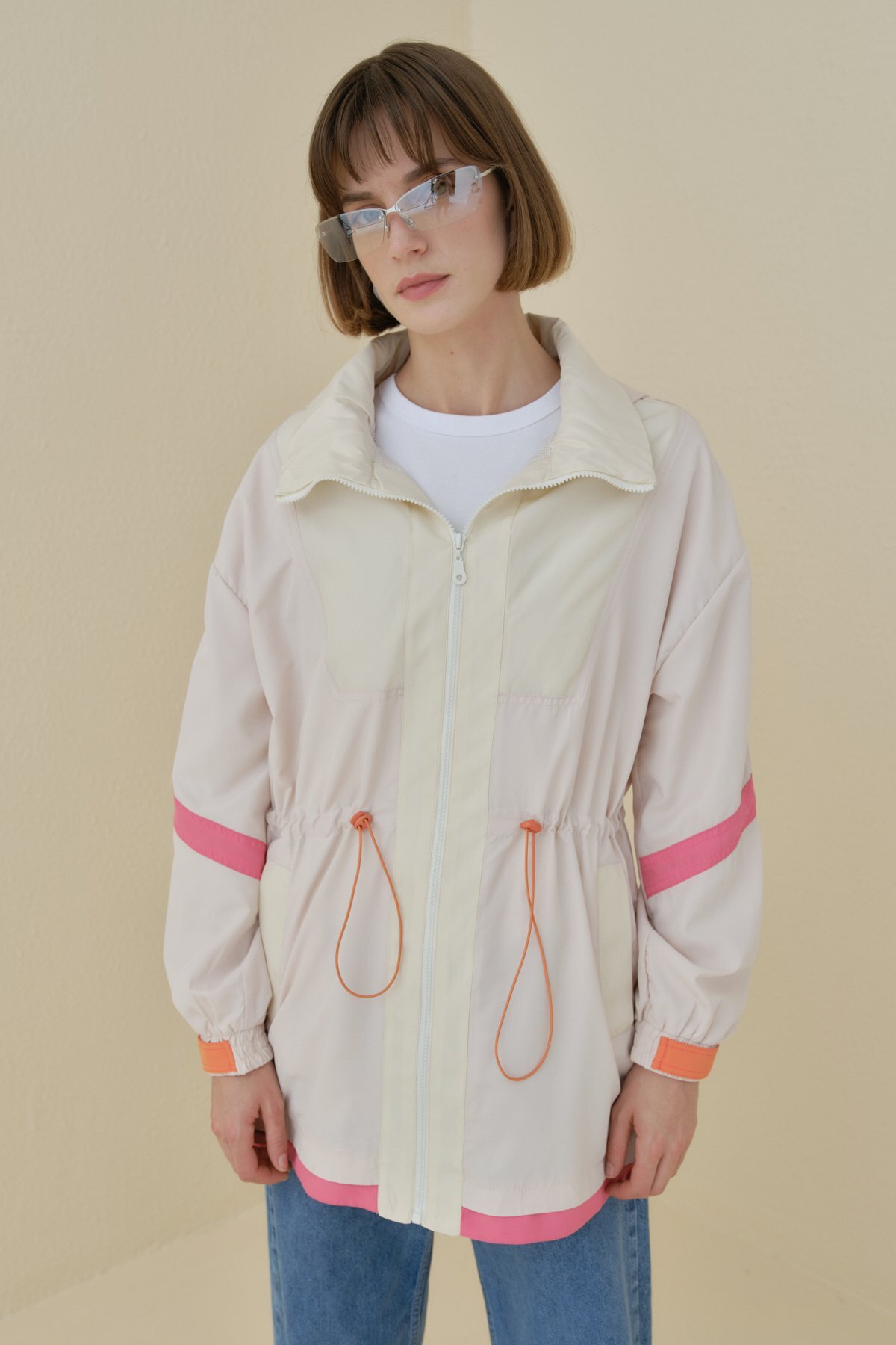 Nihan  Beli Büzgülü Kapşonlu Yağmurluk Bej - Görsel 2