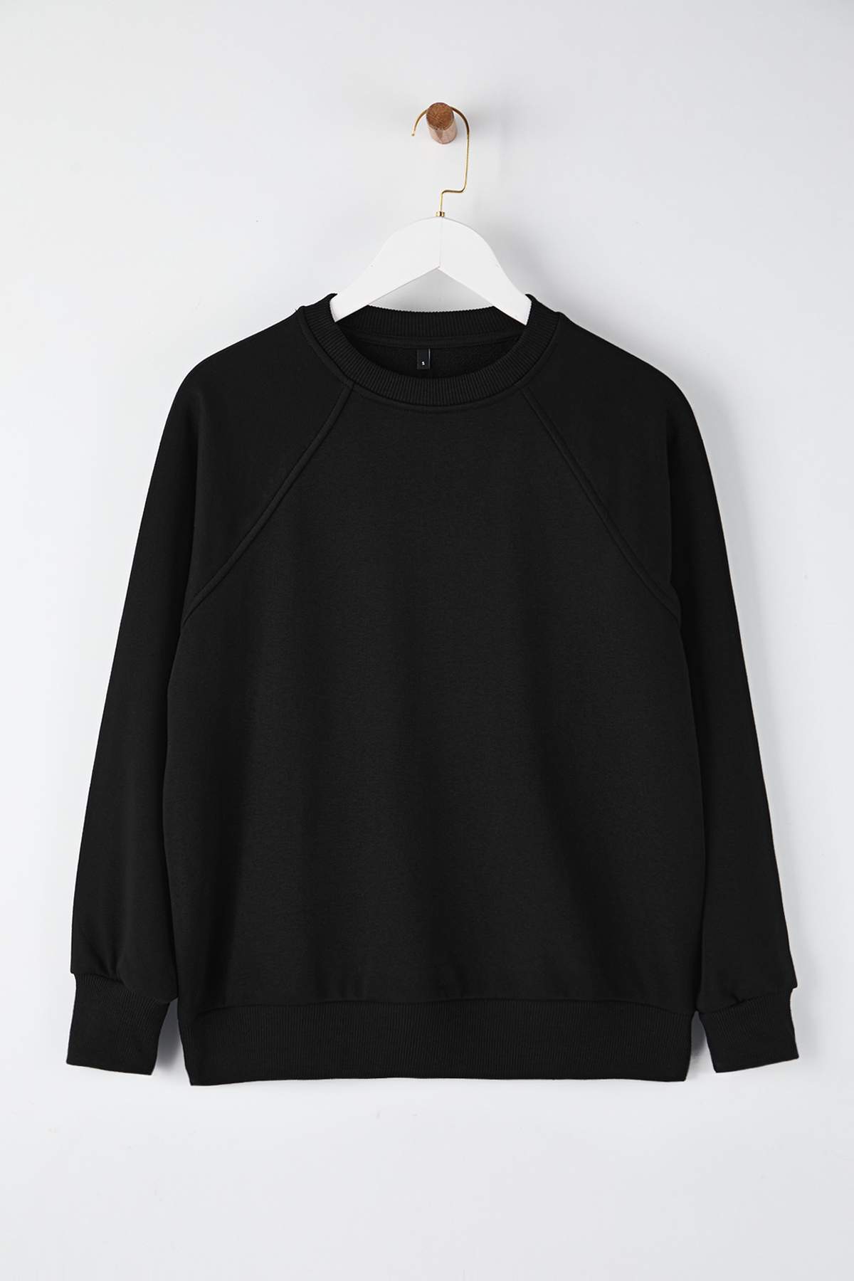 Trendyolmilla  Siyah Relaxed/Rahat Kalıp Basic Reglan Kol Bisiklet Yaka Örme Sweatshirt TWOAW26SW00030 - Görsel 6