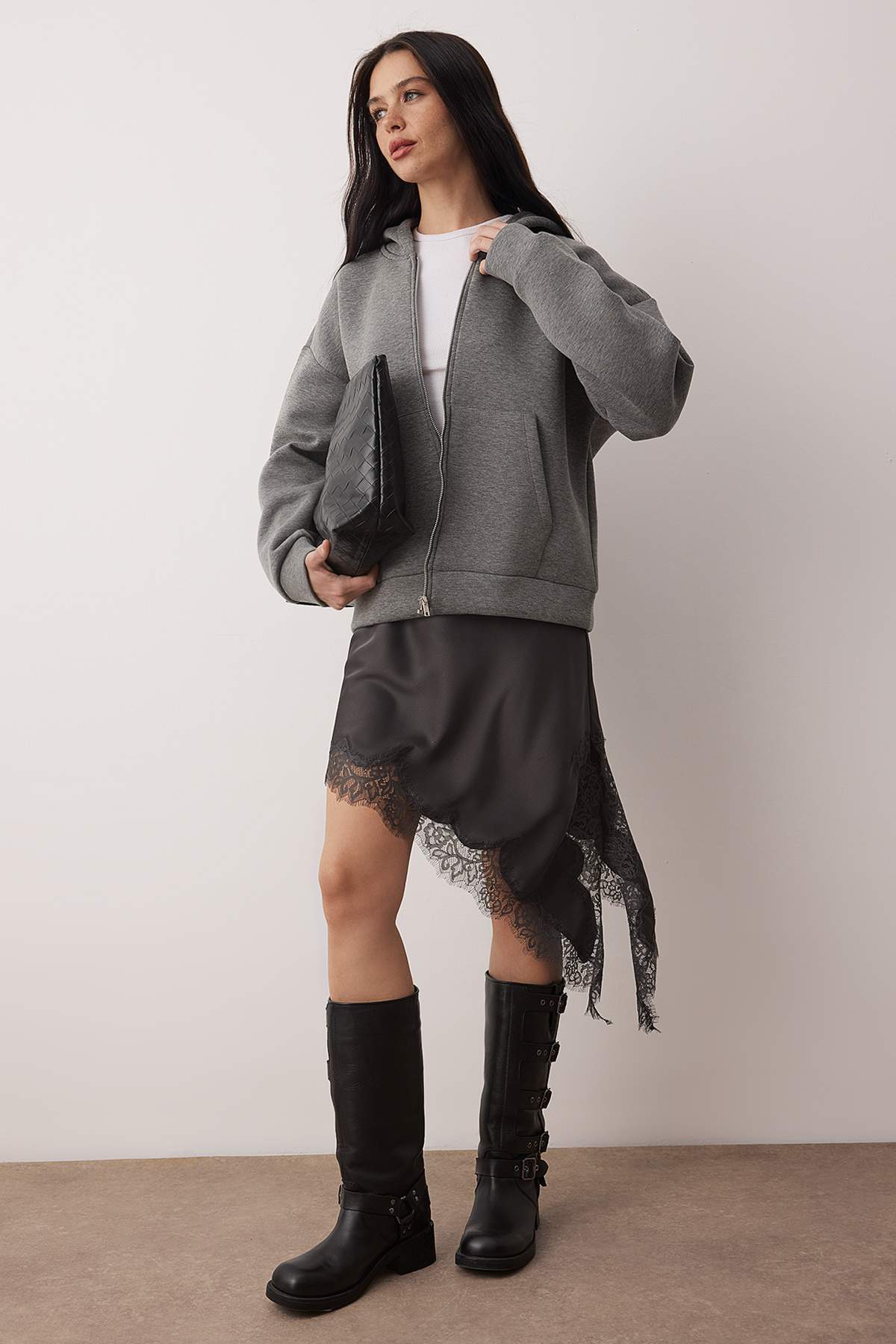 Trendyolmilla  Wardrobe Essentials – Antrasit Melanj Oversize Kapüşonlu Örme Sweatshirt |TWOAW26SW00018 - Görsel 2