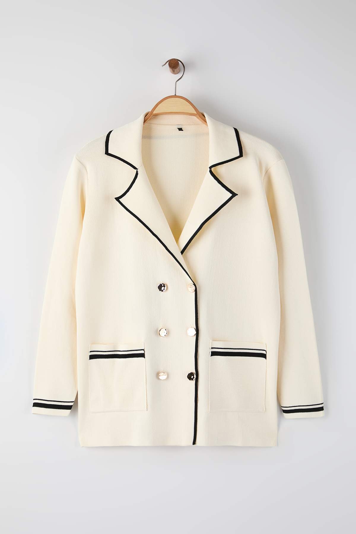 Trendyolmilla  Ekru Ceket Yaka Çizgi Detaylı Triko Ceket Görünümlü Hırka TBBAW26AV00002 - Görsel 5
