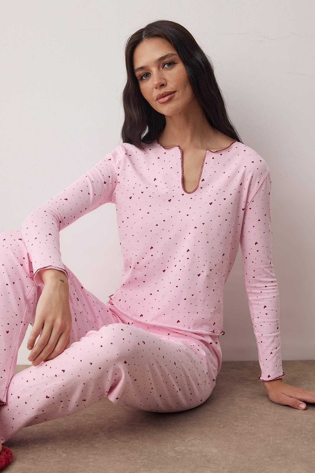 Trendyol Collection Różowy bawełniany elastyczny miękki dresik z serduszkami ...