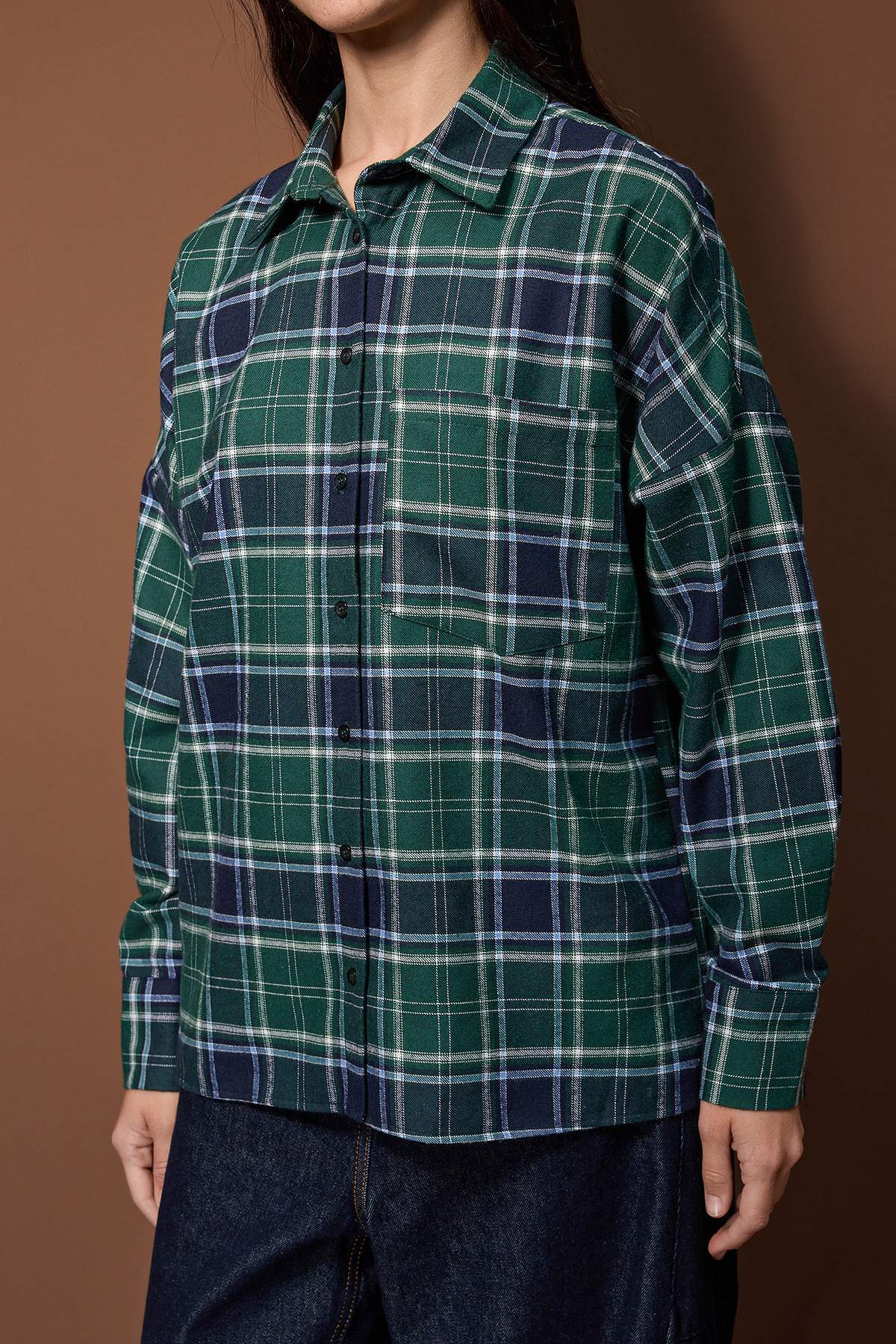 Trendyolmilla  Mavi-Çok Renkli Flanel Ekoseli Oversize/Geniş Kalıp Gömlek TWOAW26GO00132 - Görsel 3