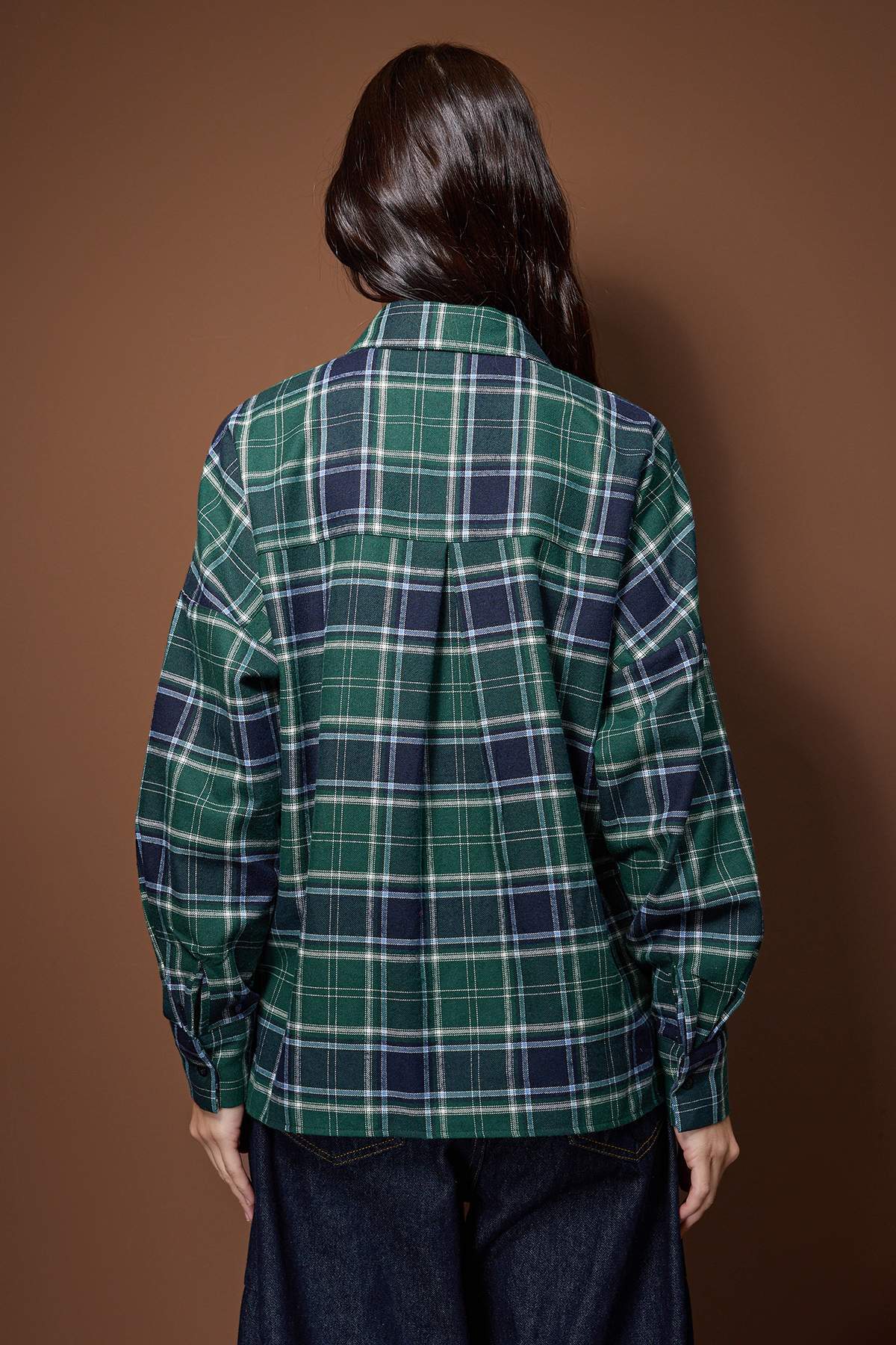 Trendyolmilla  Mavi-Çok Renkli Flanel Ekoseli Oversize/Geniş Kalıp Gömlek TWOAW26GO00132 - Görsel 4