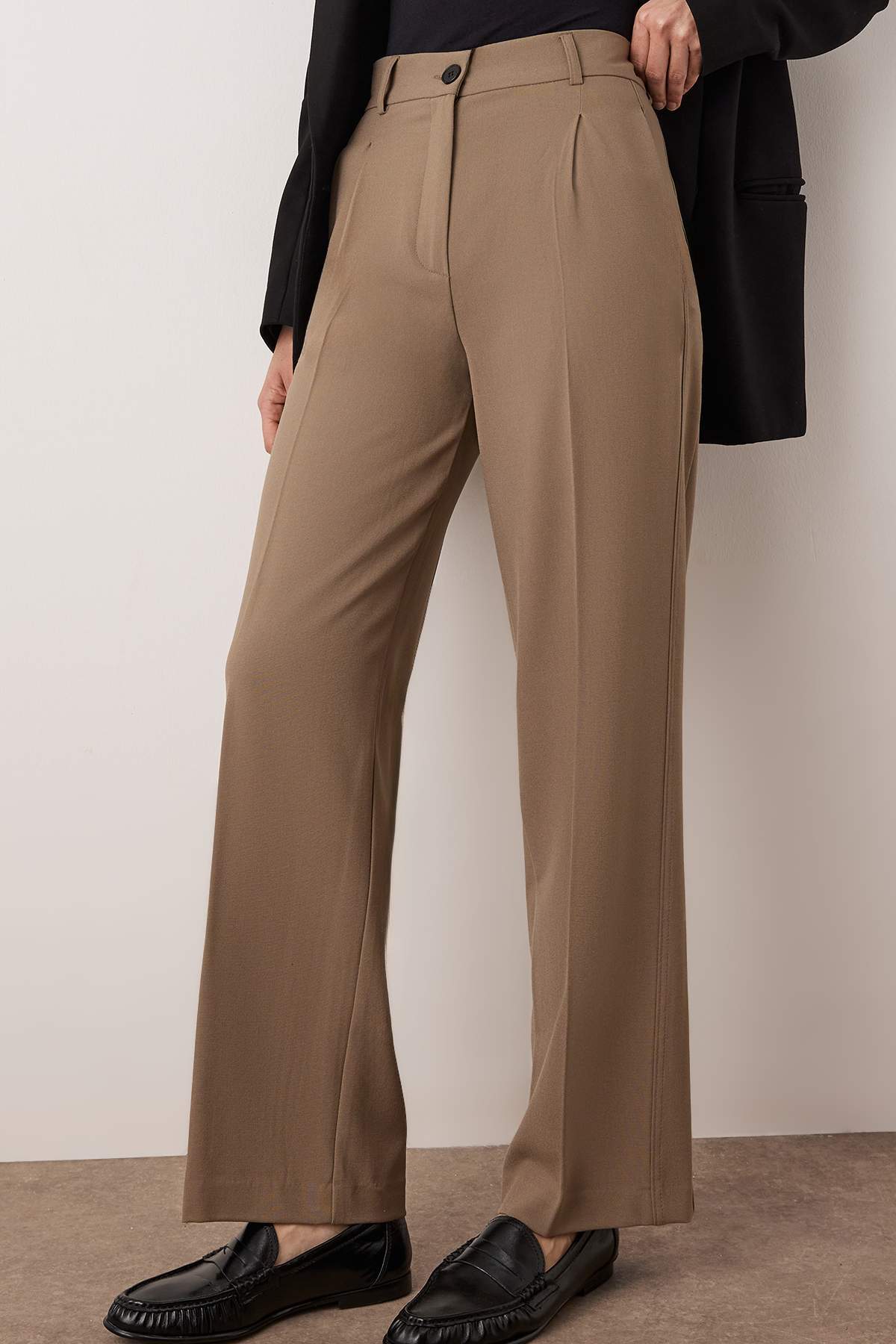 Trendyolmilla  Bej Wide Leg Geniş Paça Pileli Dokuma Pantolon TWOAW25PL00105 - Görsel 3