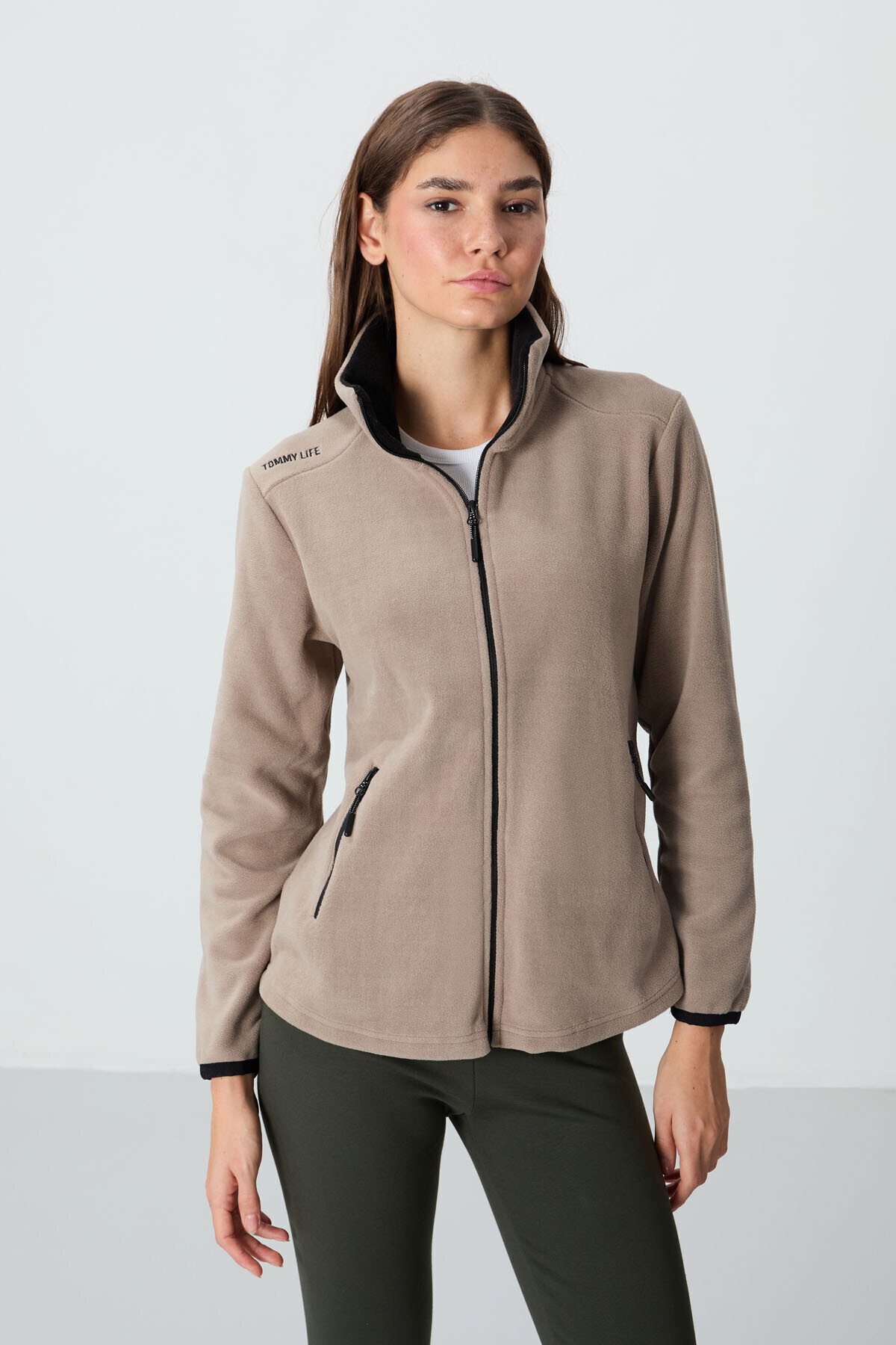 TOMMY LIFE Koyu Bej Dik Yaka Fermuarlı Rahat Form Kadın Polar Sweatshirt - 97173
