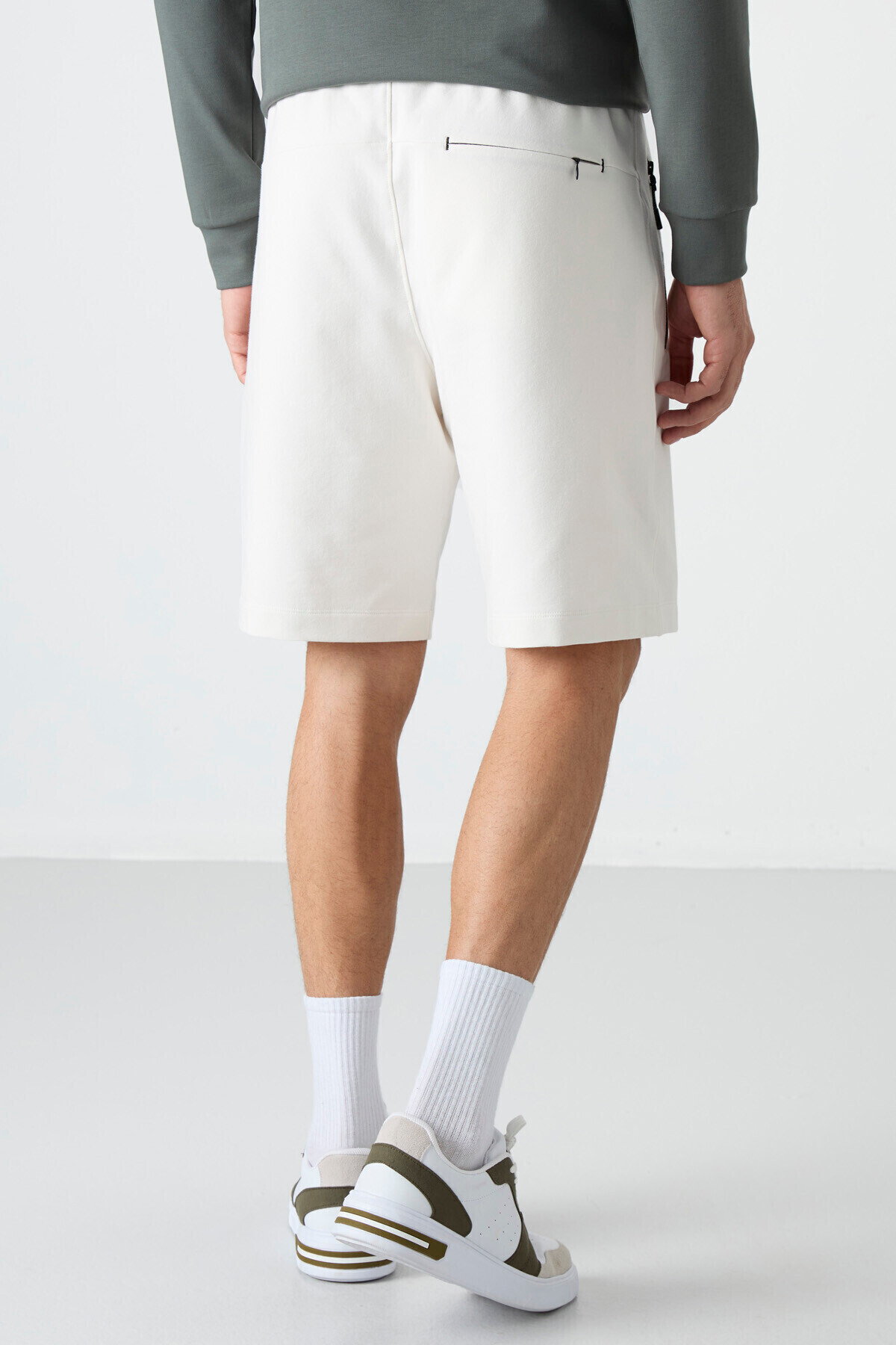 TOMMY LIFE  Ekru Gizli Fermuar Arka Cepli Bağcıklı Standart Kalıp Erkek Şort - 81136 - Görsel 9