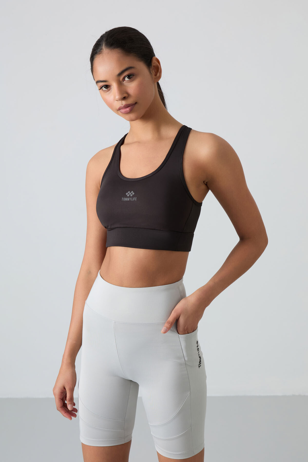 TOMMY LIFE Siyah Çapraz Sırt Detaylı Slim Fit U Yaka Pedli Kadın Spor Büstiyer - 97121 görsel 5