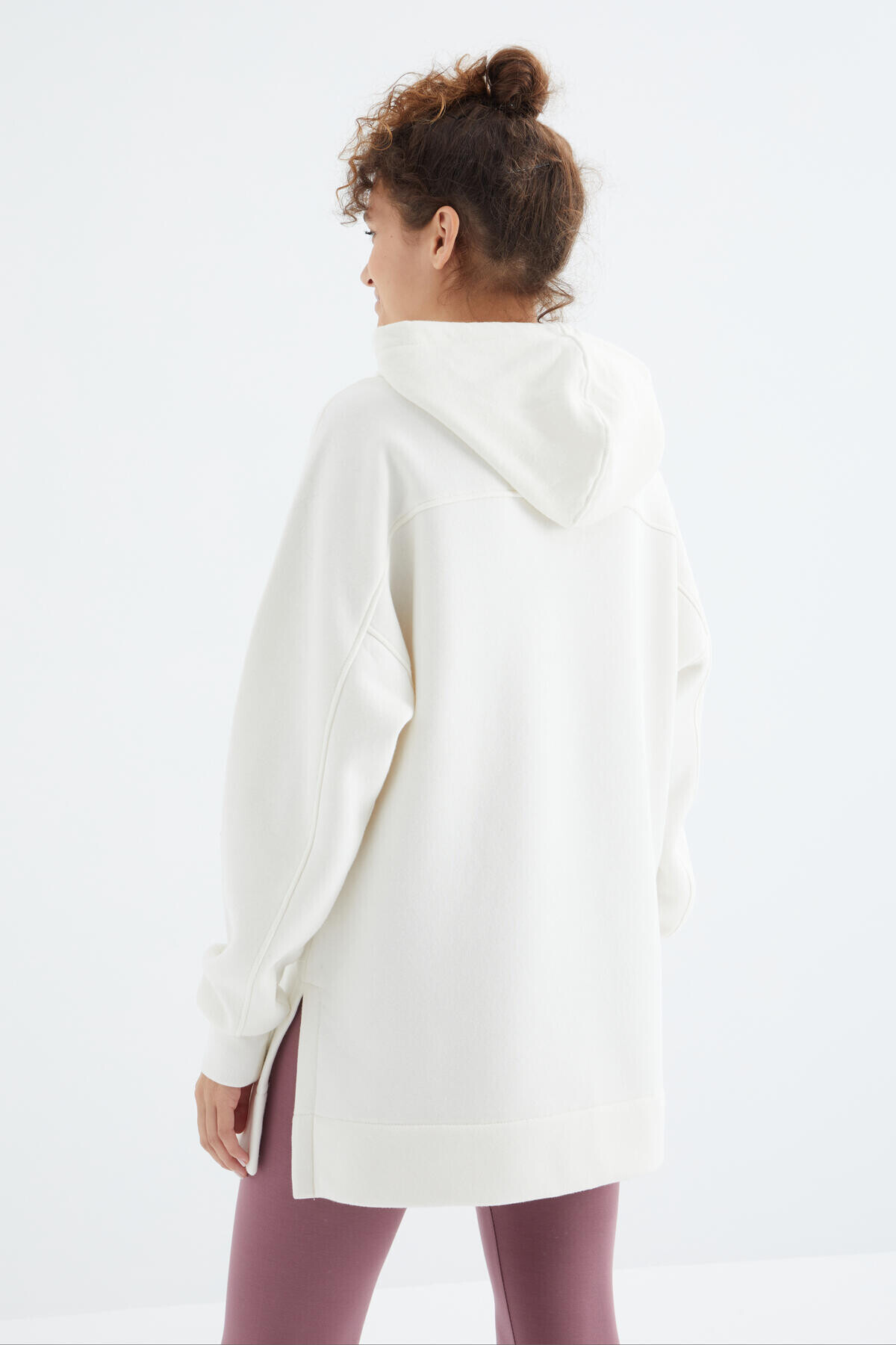 سویشرت تونیک کلاهدار فرم راحت رنگ اکرو Reglan Kol Basic - 97242