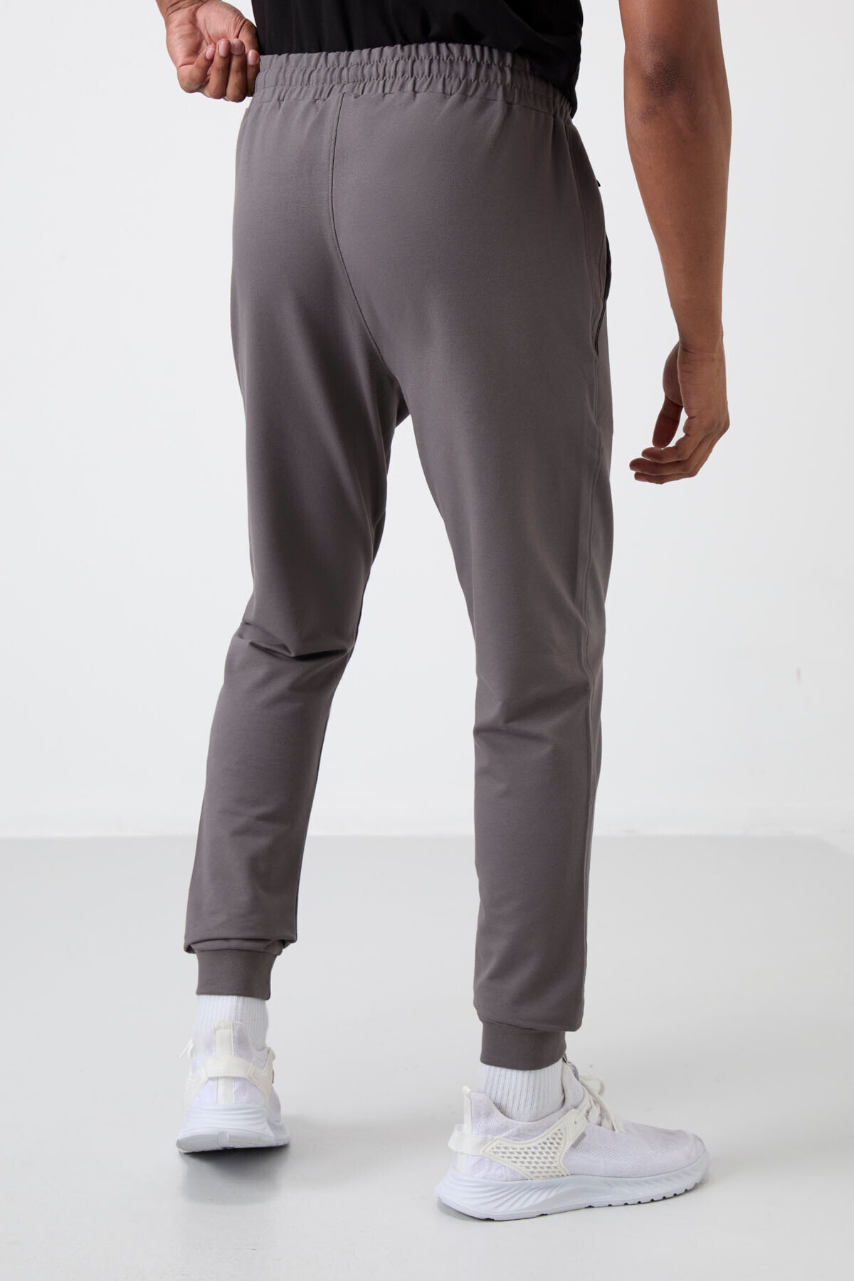 TOMMY LIFE  Koyu Gri Pamuk Yumuşak Dokulu Standart Fit Nakışlı Erkek Eşofman Alt - 82133 - Görsel 6