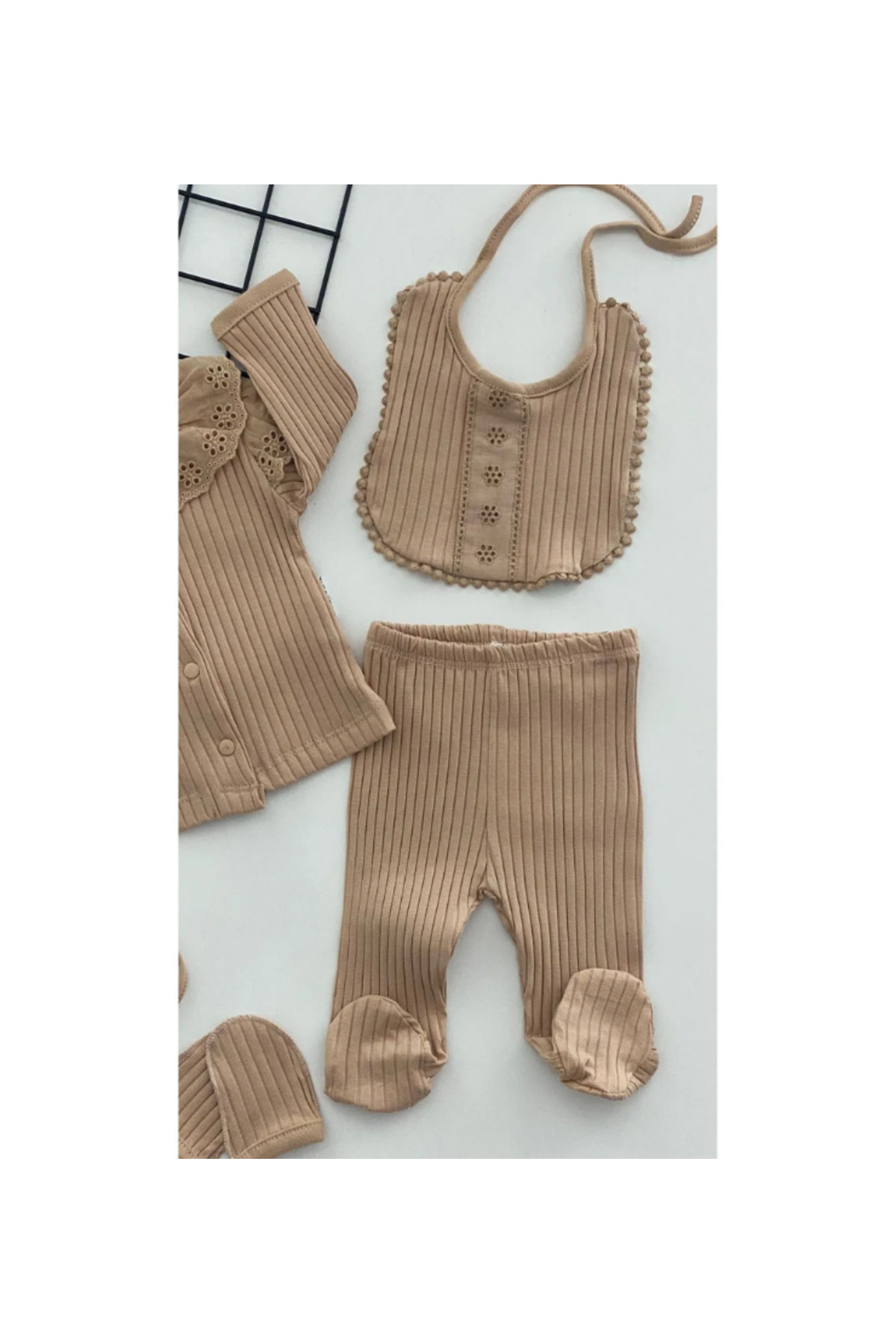 Necix's Organik Kumaş Dantelli Kız Bebek Beşli Hastane Çıkışı Seti fotoğrafı 4 (önizleme)