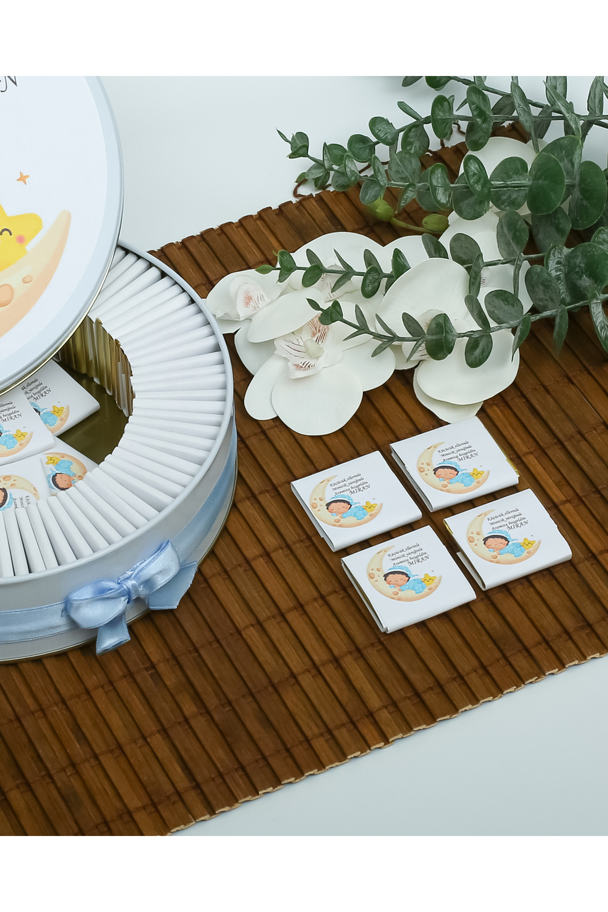 Angel Gift Chocolate 100 Adet Ayda Uyuyan Erkek Bebek Hediyelik Hoşgeldin Doğum Çikolatası fotoğrafı 3 (önizleme)