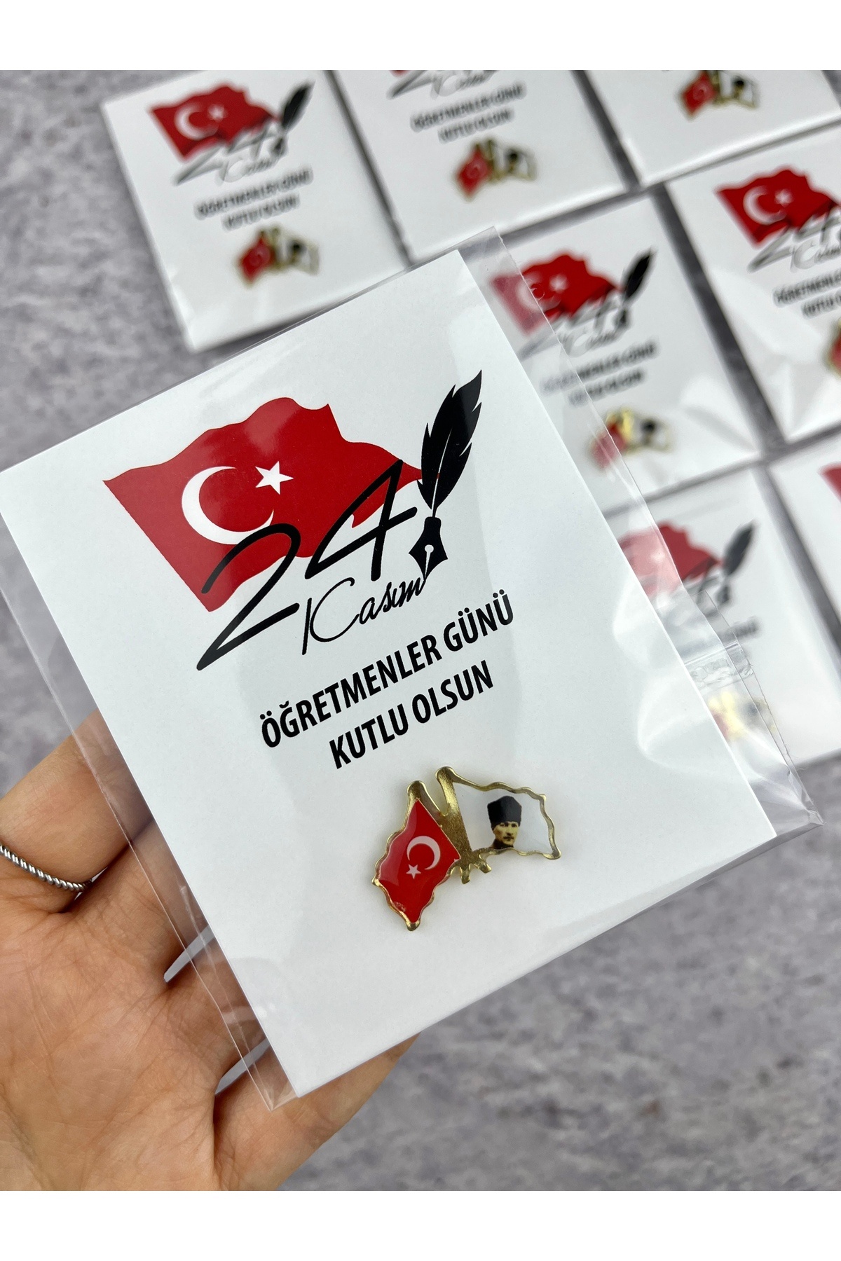 Toka Sepetim Öğretmenler Günü Hediyesi 1 Adet Atatürk ve Bayrak Broş