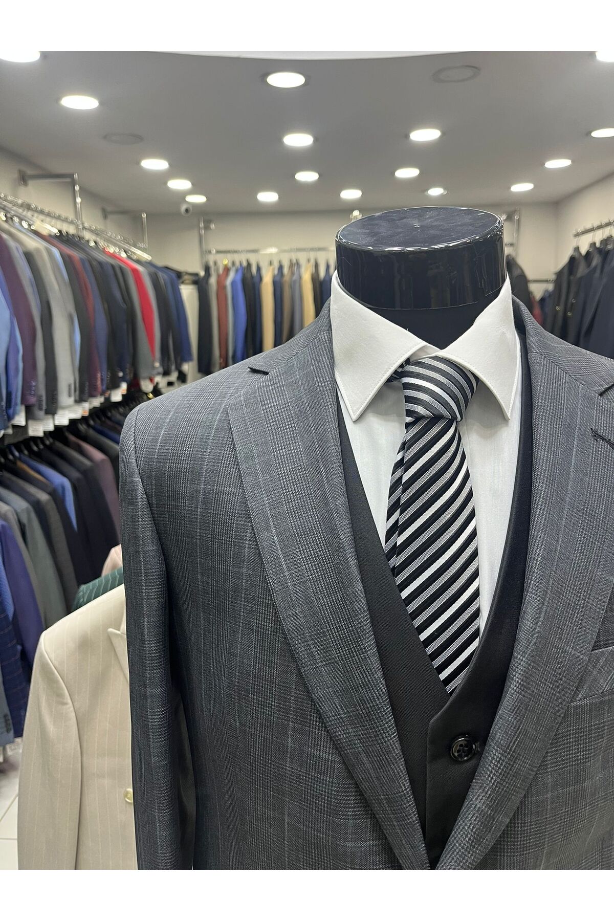 ست جلیقه اسلیم فیت چهارخانه ترکیبی (ژاکت ساده یا چهارخانه. شلوار و جلیقه ساده) — خاکستری MSSKOM — تصویر 3 از 5
