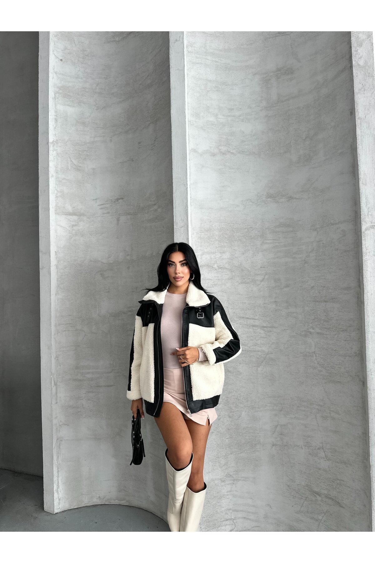MODA Siyah Deri Detaylı Peluş Mont görsel 2