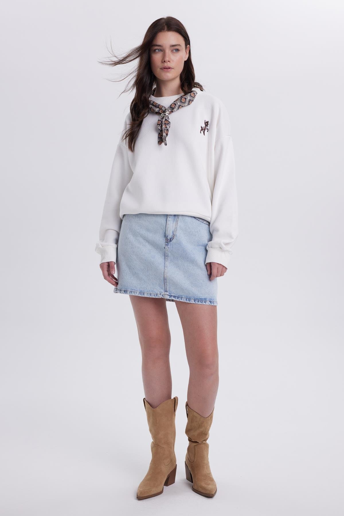 Tudors  Kadın Oversize Geniş Kesim Pamuklu Fular Detaylı Bisiklet Yaka Beyaz Sweatshirt - Görsel 4