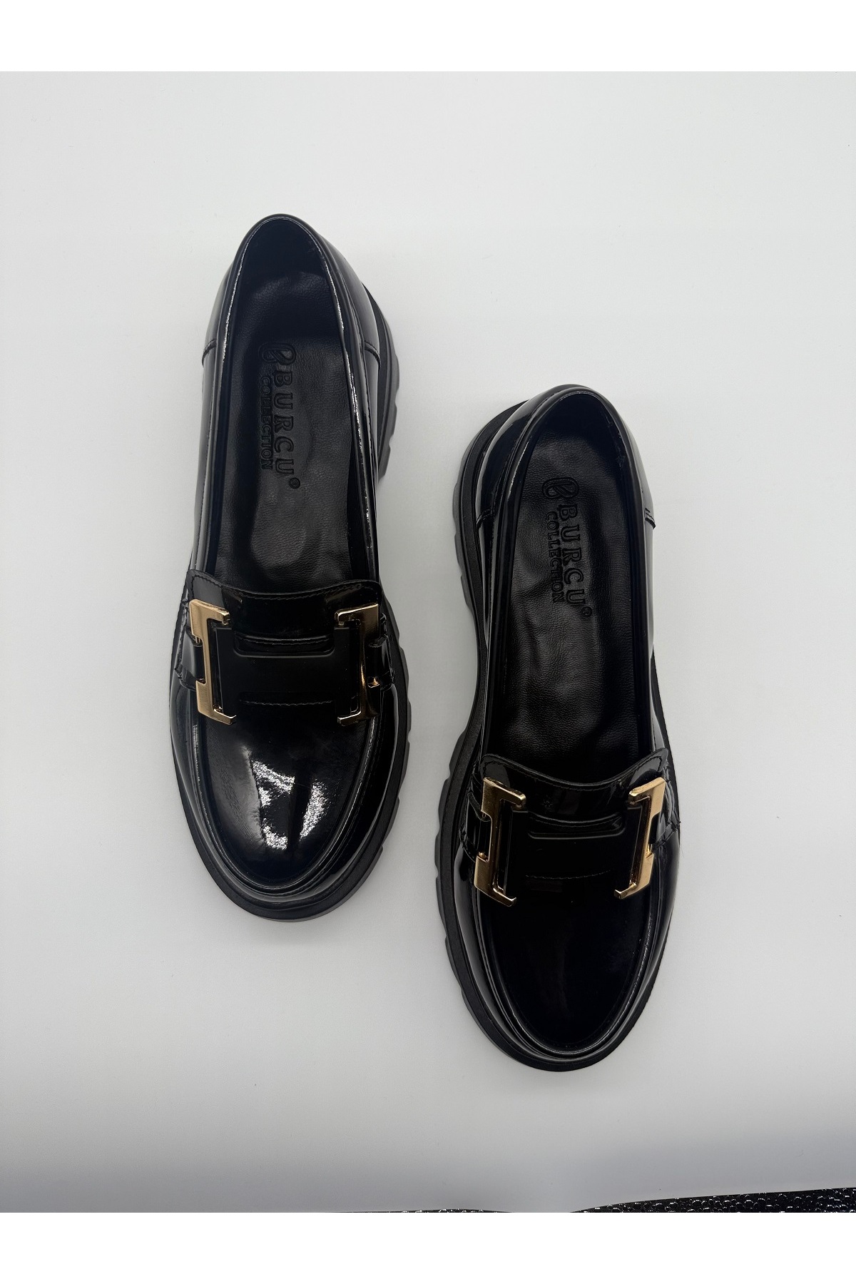 BURCU COLLECTİON HELEN KALIN TABAN GOLD TOKA DETAYLI SİYAH RUGAN LOAFER görsel 5