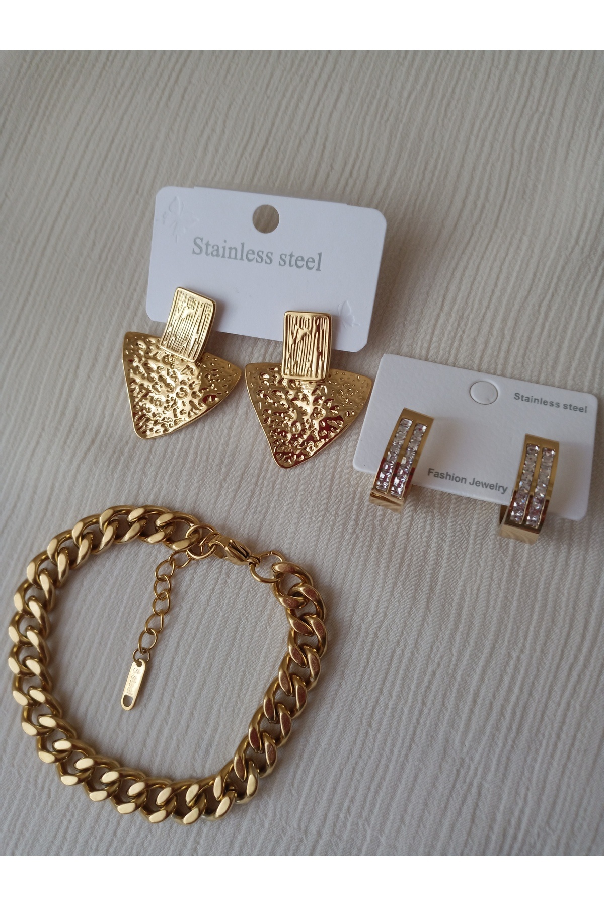 KobalBusiness Çelik Set-Halka bileklik +Yaprak plaka Çivi Küpe +Taşlı Halka Küpe Set.