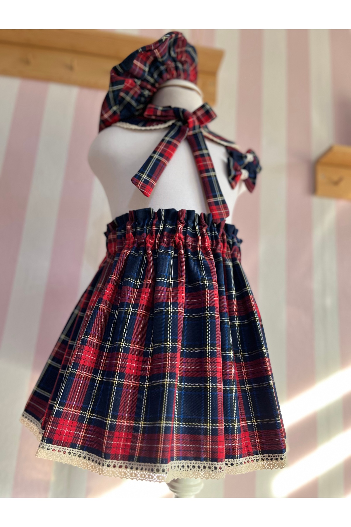 Eylülce Butik Kız Çocuk Lacivert Ekoseli Etek & Şapka & Vintage Yaka & Toka Takım (%100 PAMUK KUMAS) fotoğrafı 2 (önizleme)