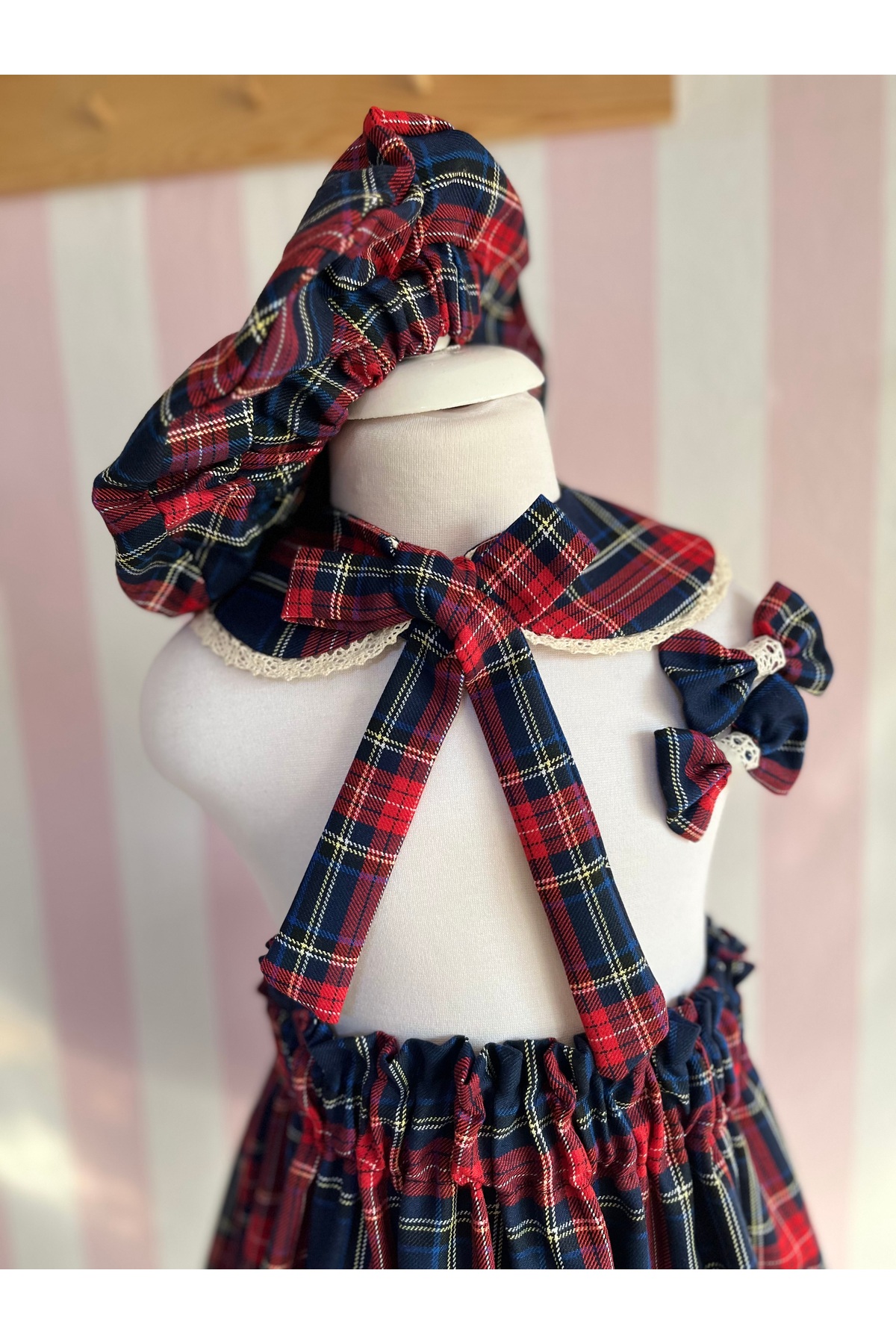 Eylülce Butik Kız Çocuk Lacivert Ekoseli Etek & Şapka & Vintage Yaka & Toka Takım (%100 PAMUK KUMAS) fotoğrafı 3 (önizleme)