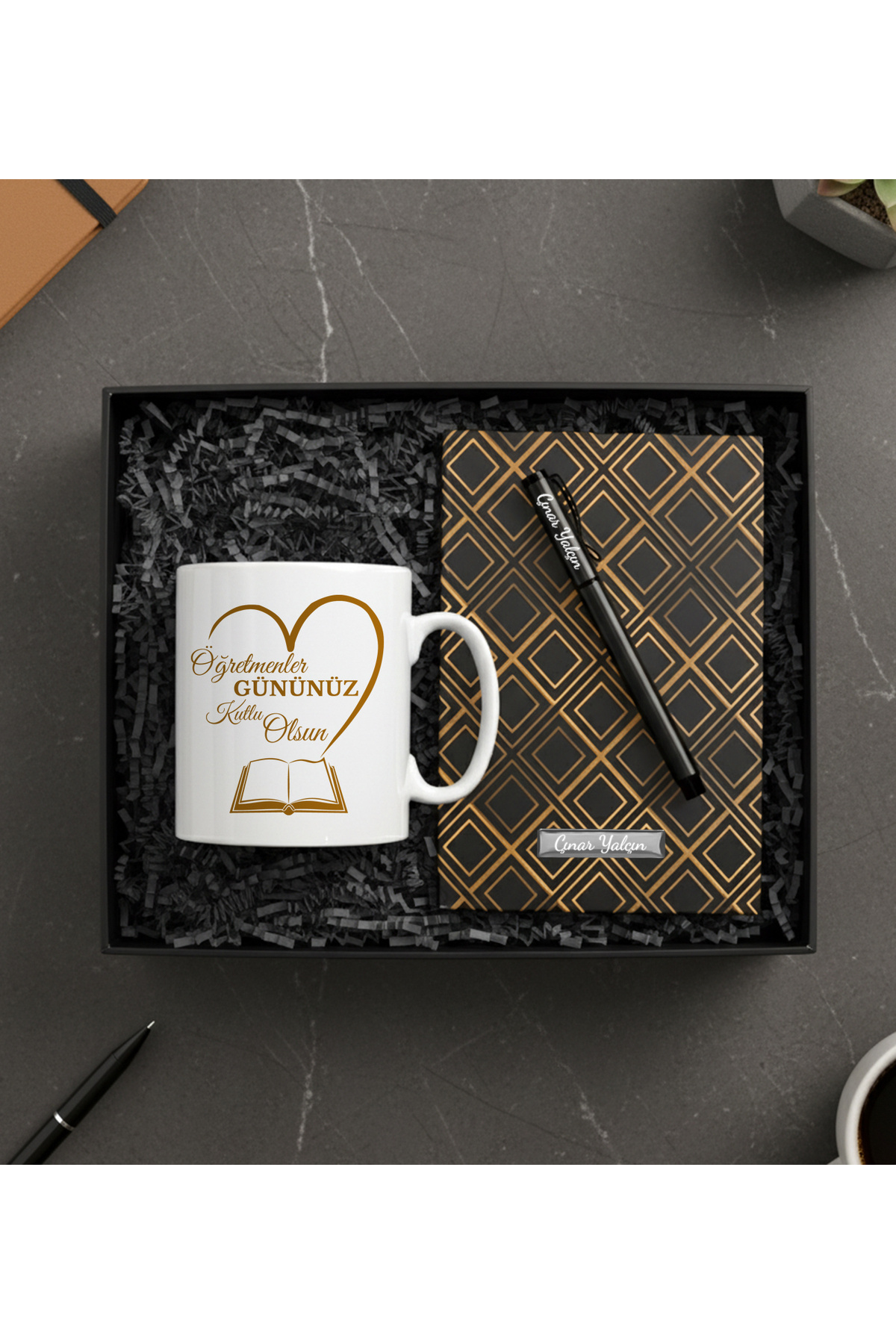vegahediye v vega Öğretmenler Gününe Özel İsim Baskılı Hediye Seti (Kupa & Gold Renk Defter & Roller Kalem)