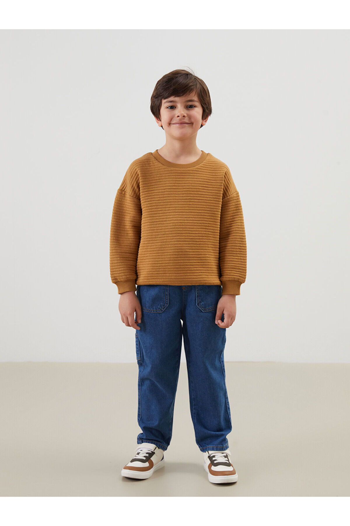 LC Waikiki LCW baby Açık Kahverengi Bisiklet Yaka Basic Erkek Bebek Sweatshirt fotoğrafı 2 (önizleme)