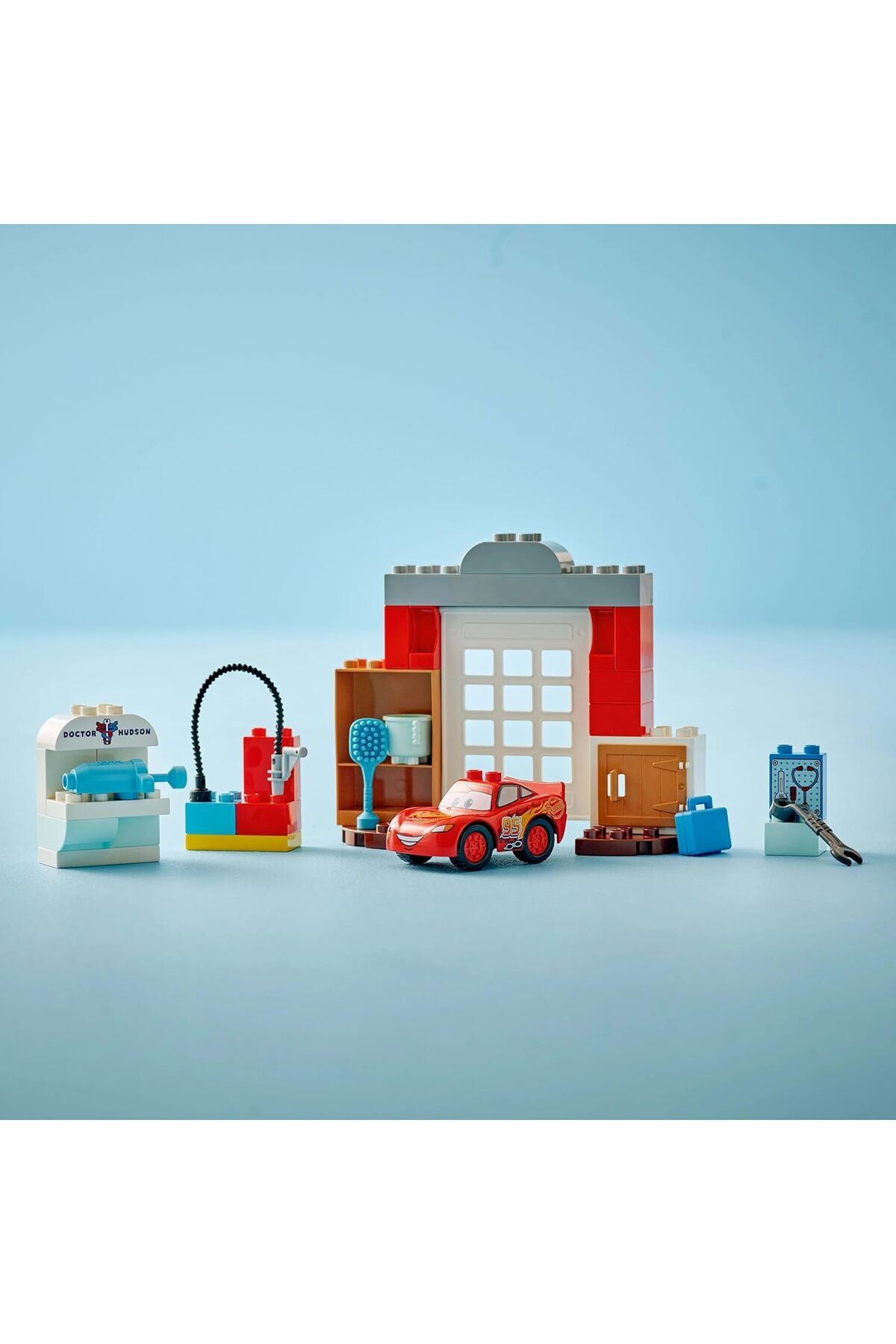 دیزنی و پیکسار: بازدید مک‌کوئین از گاراژ داک - ۱۰۴۵۶