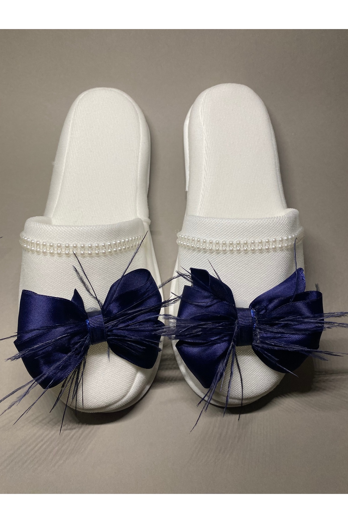 Massaltay Lacivert Tüylü Fiyonk Anne Lohusa Terliği Tacı ve Bebek Bandanası 3’lü Şık Hastane Çıkışı Seti fotoğrafı 4 (önizleme)