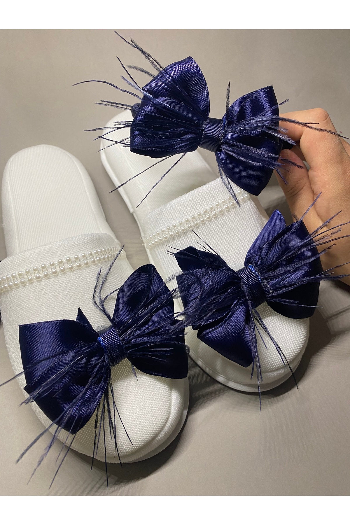 Massaltay Lacivert Tüylü Fiyonk Anne Lohusa Terliği Tacı ve Bebek Bandanası 3’lü Şık Hastane Çıkışı Seti fotoğrafı 7 (önizleme)