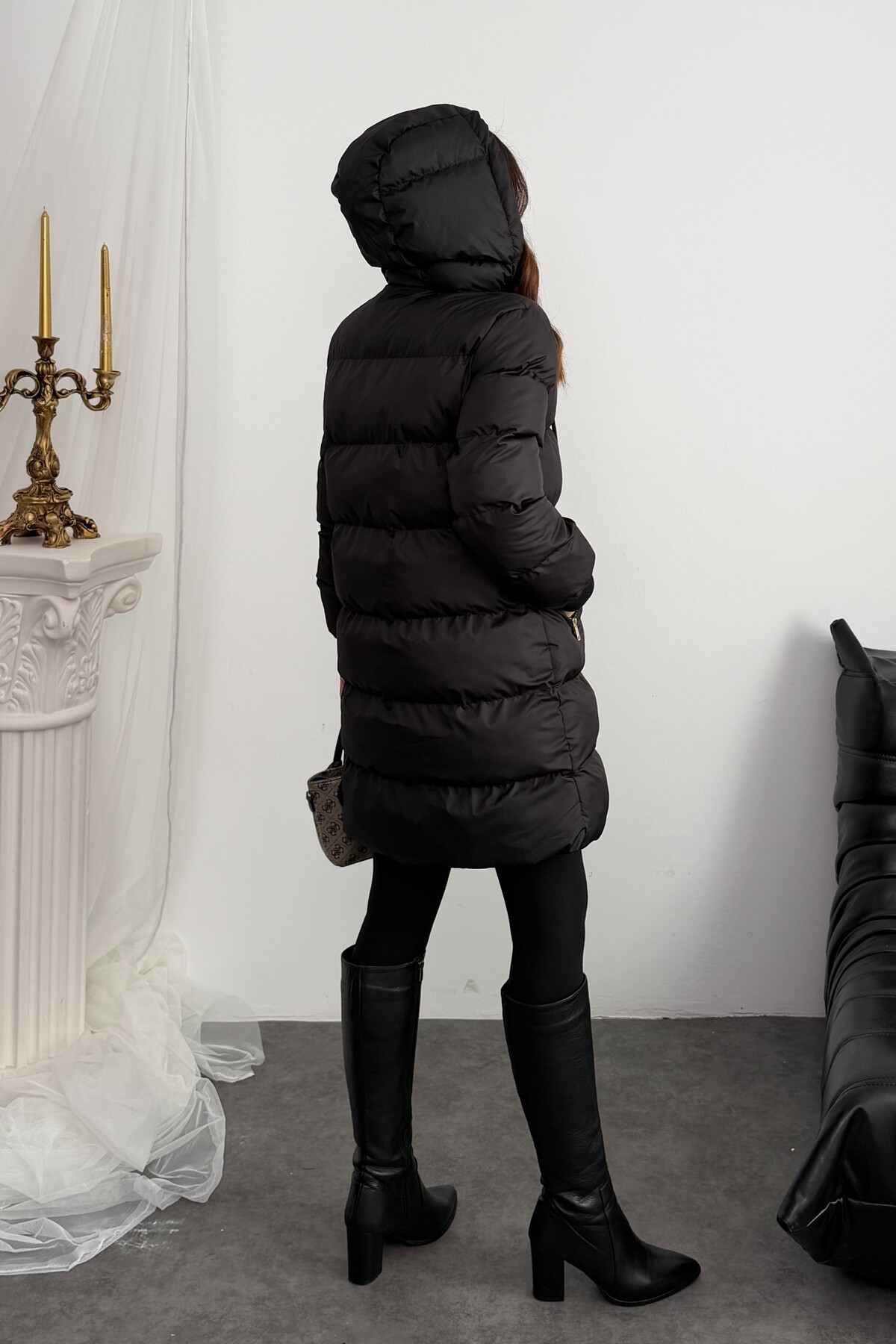 moda armanc Kadın Siyah Uzun Kapüşonlu Şişme Mont, Oversize Kışlık Gold Düğmeli görsel 6
