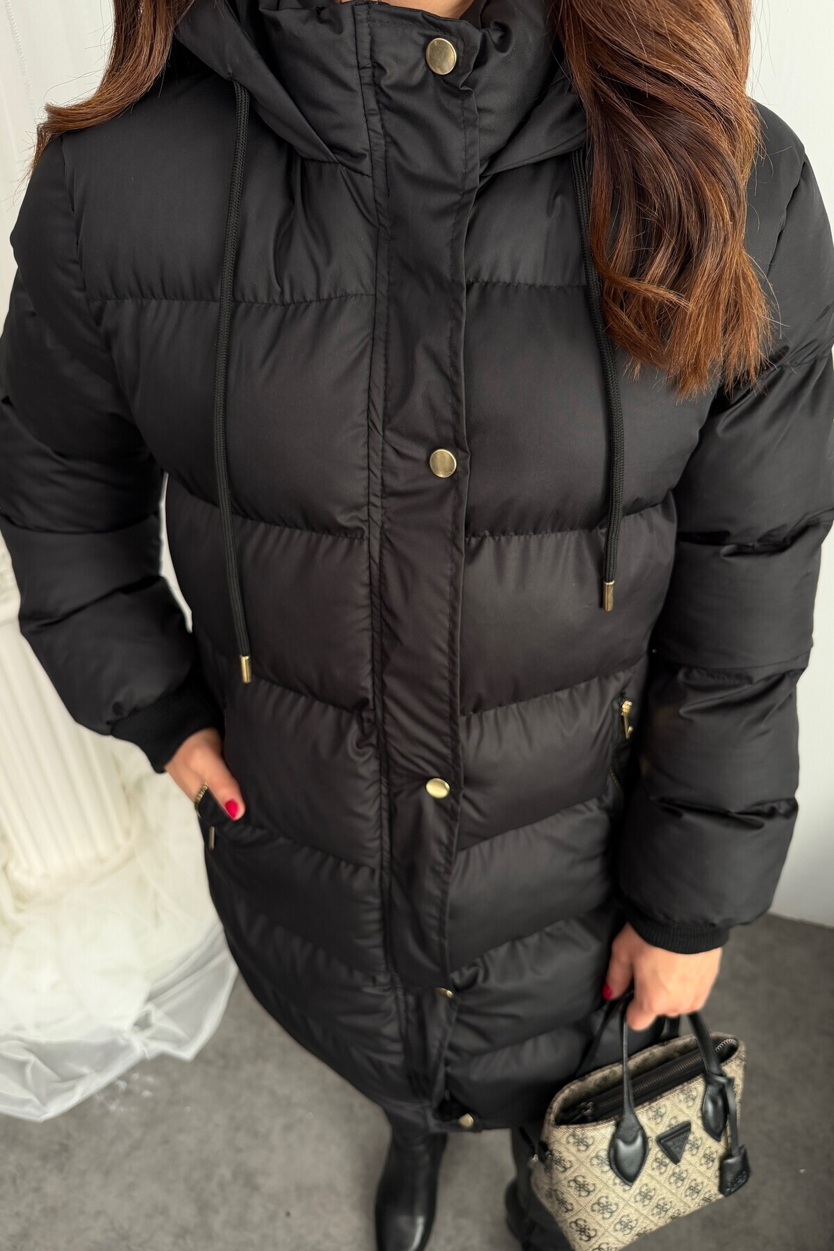 moda armanc Жіночий чорний довгий пуховик з капюшоном – Oversize Зимовий Золотими ґудзиками