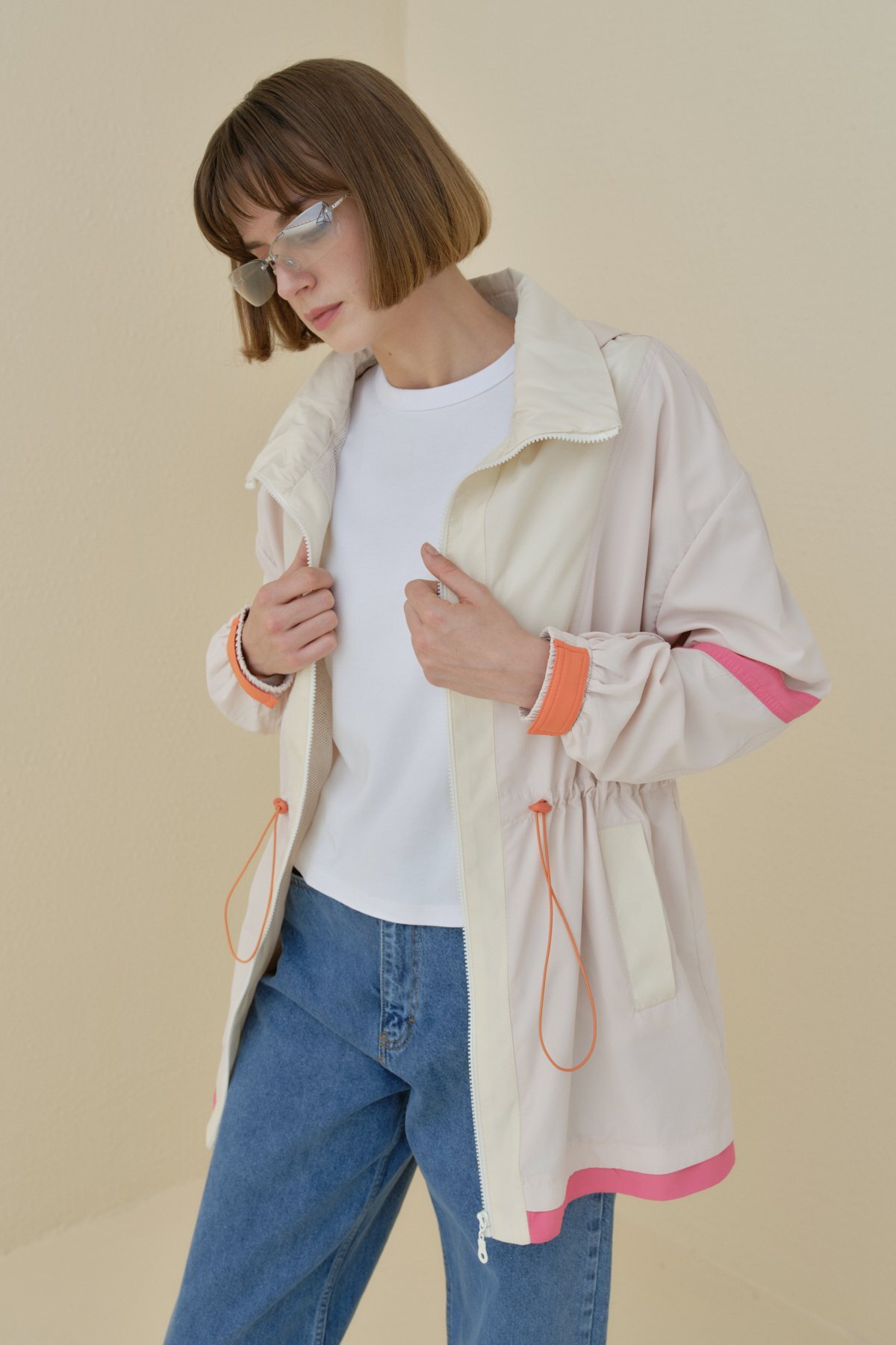 Nihan  Beli Büzgülü Kapşonlu Yağmurluk Bej