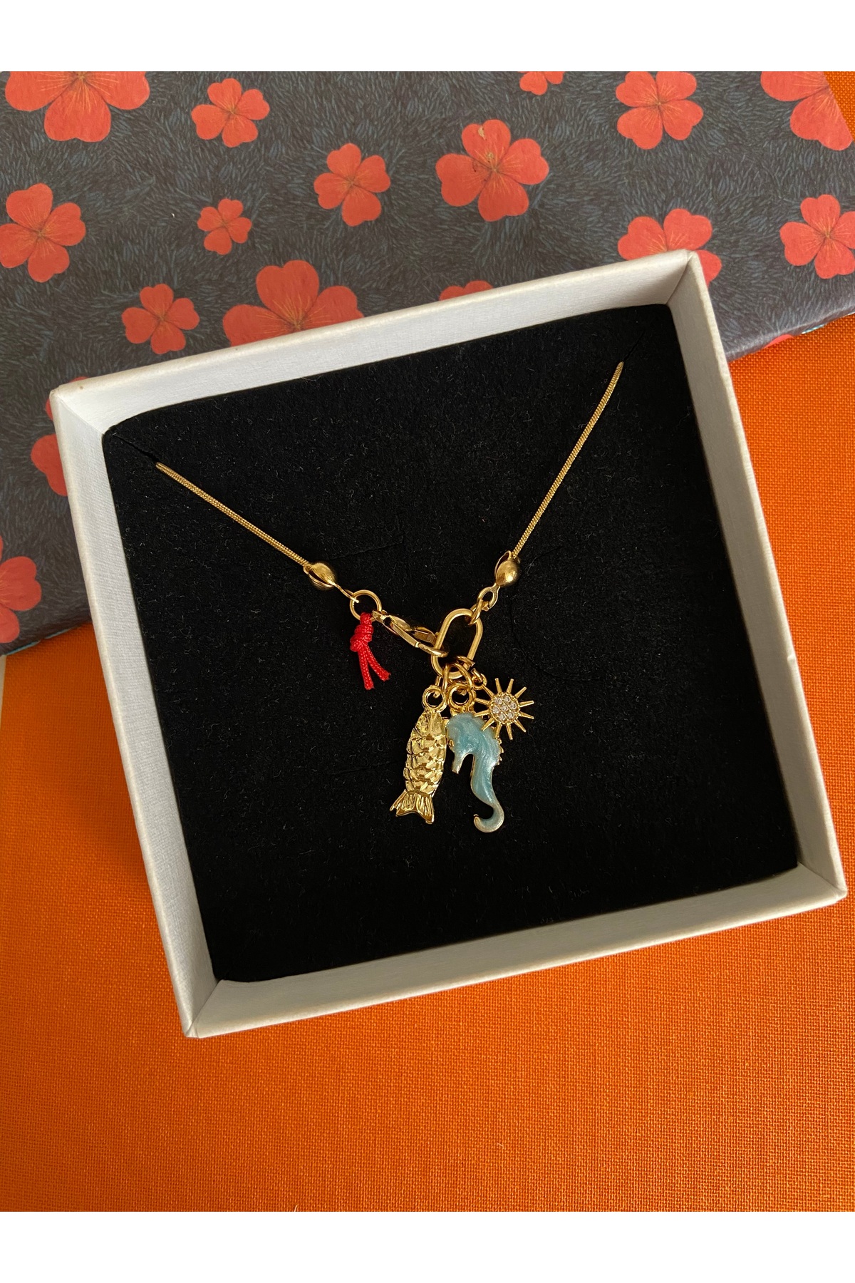 Deniz Atı Balık Güneş Charm Çelik Zincir Gold Kadın Kolye (45 Cm) – Sevgililer Günü Özel - Detay Görseli 2