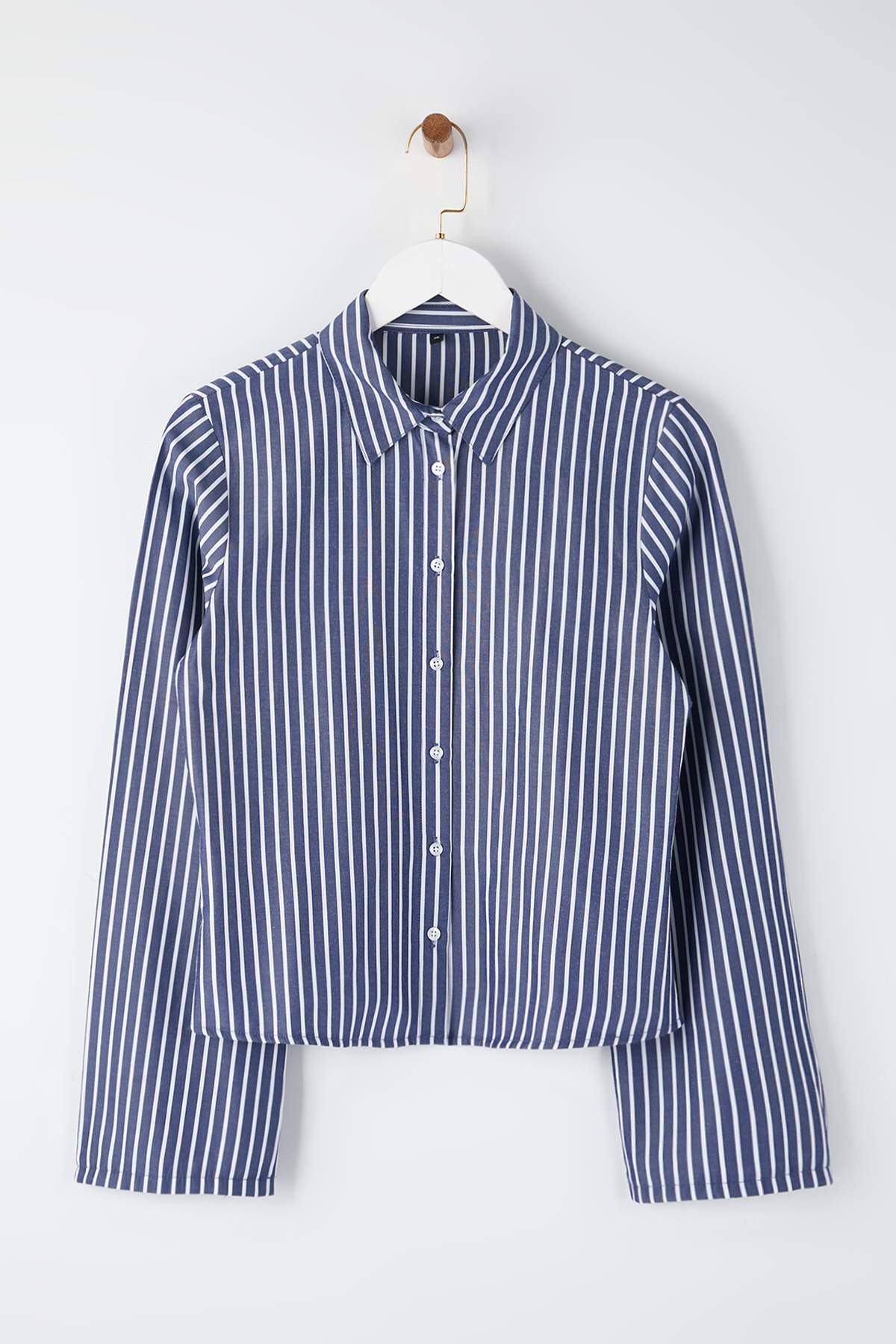 Trendyolmilla  Lacivert-Beyaz Korse Detaylı Bele Oturan Gömlek TWOAW26GO00055 - Görsel 5