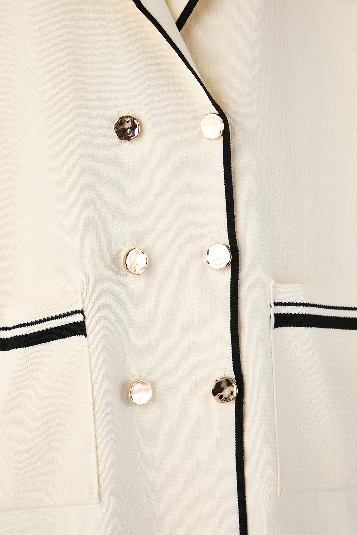 Trendyolmilla  Ekru Ceket Yaka Çizgi Detaylı Triko Ceket Görünümlü Hırka TBBAW26AV00002 - Görsel 8