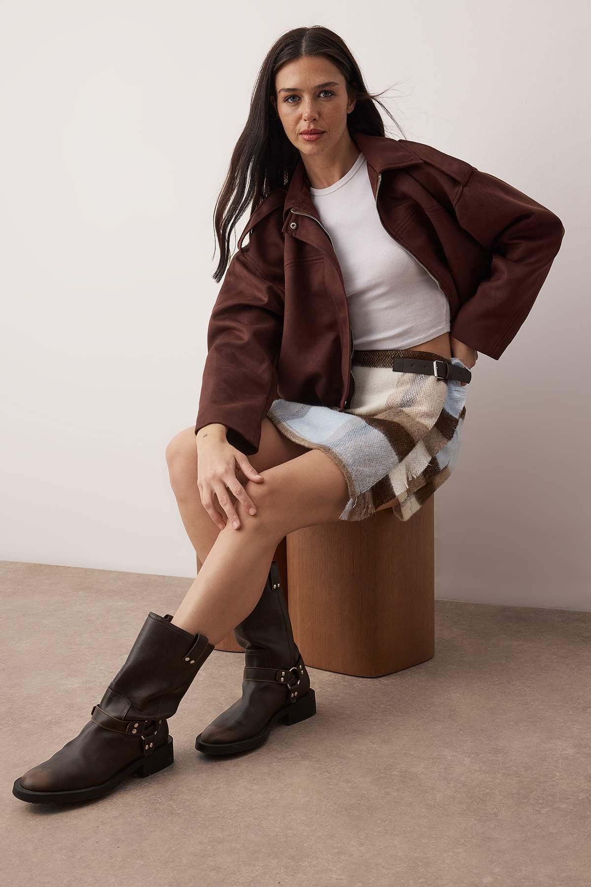 Trendyolmilla  Kahverengi Ekose Desen Kemer Detaylı Dokuma Kışlık Mini Etek TWOAW26ET00158 - Görsel 4