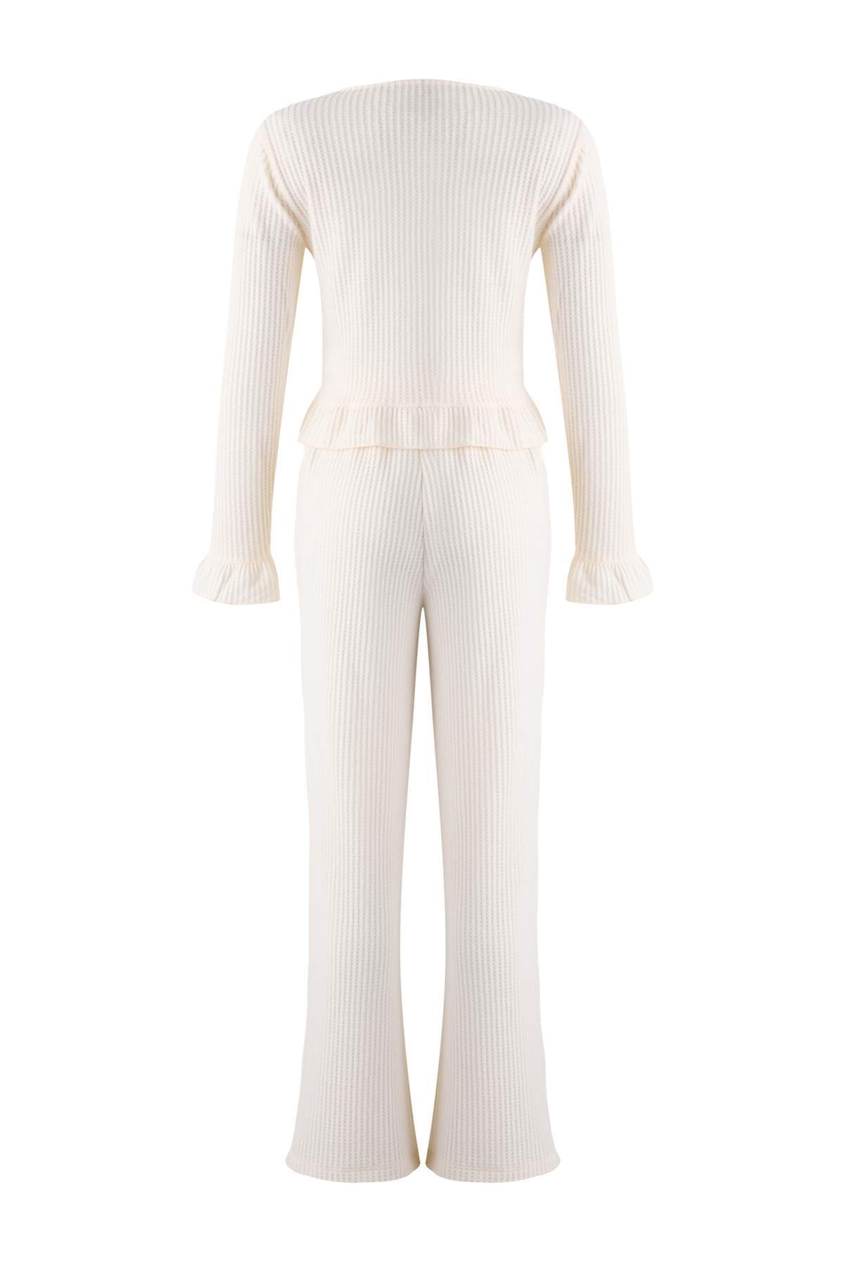 Trendyolmilla  Ekru Fırfırlı Waffle Örme Pijama Takımı THMAW26PT00126 - Görsel 6